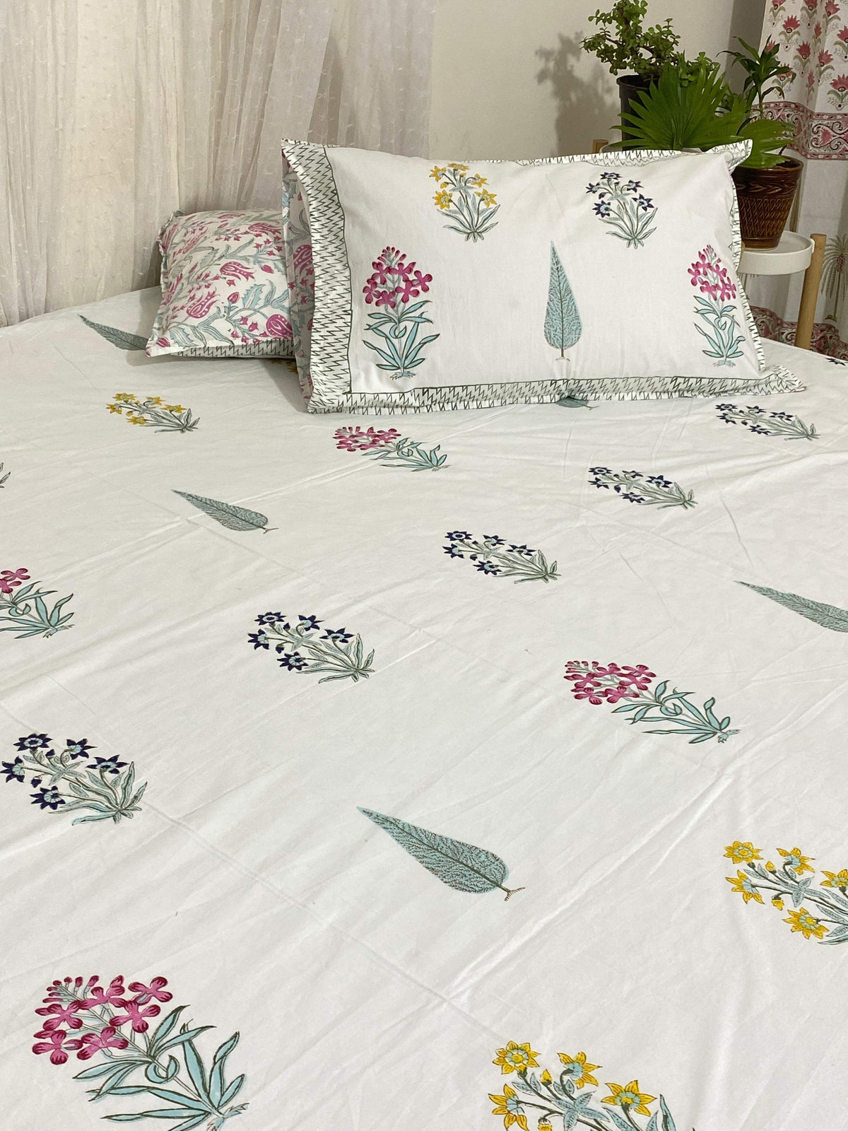 Indian Jaipuri block print king size bedsheet available for domestic and international shipping