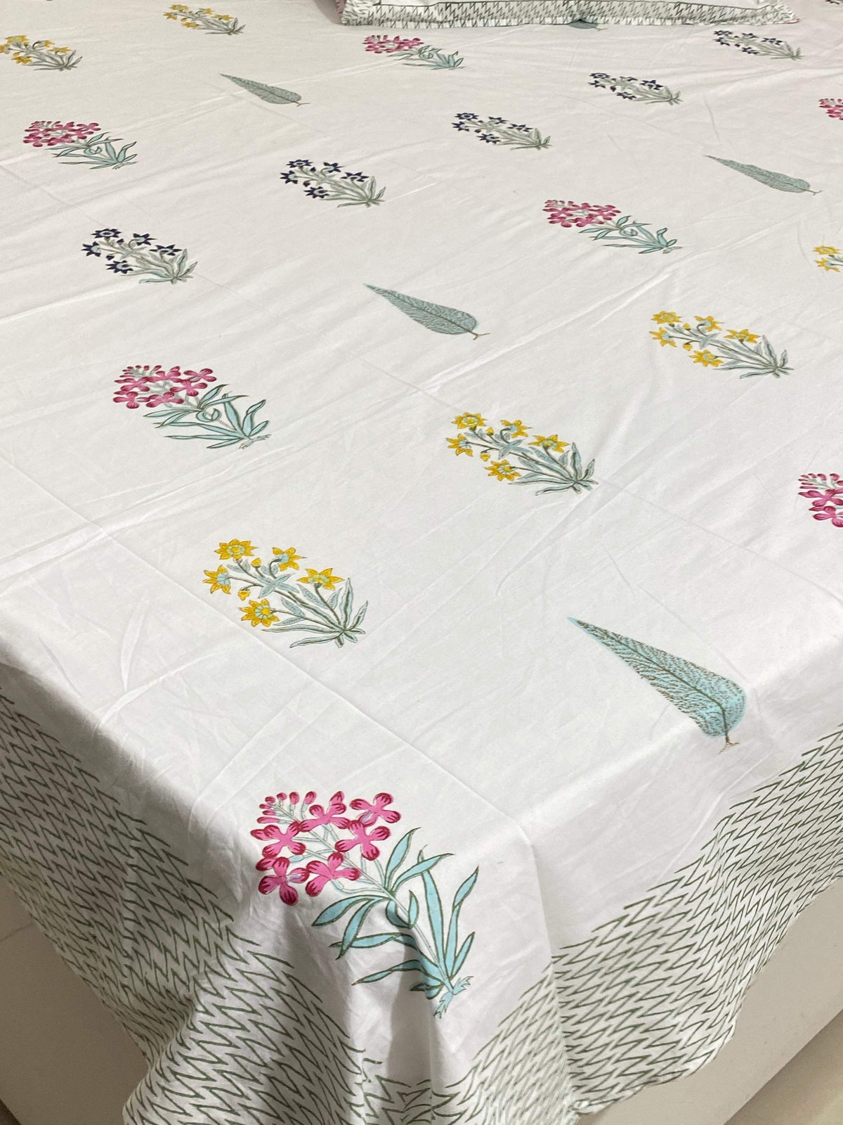 Indian block print percale cotton fitted bedsheet with elastic corners