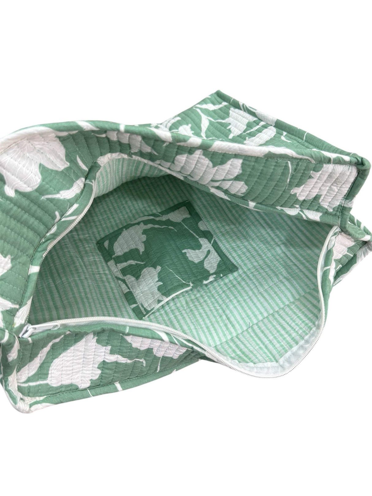 Block printed tote bags for everyday use with spacious design and zip closure made in India