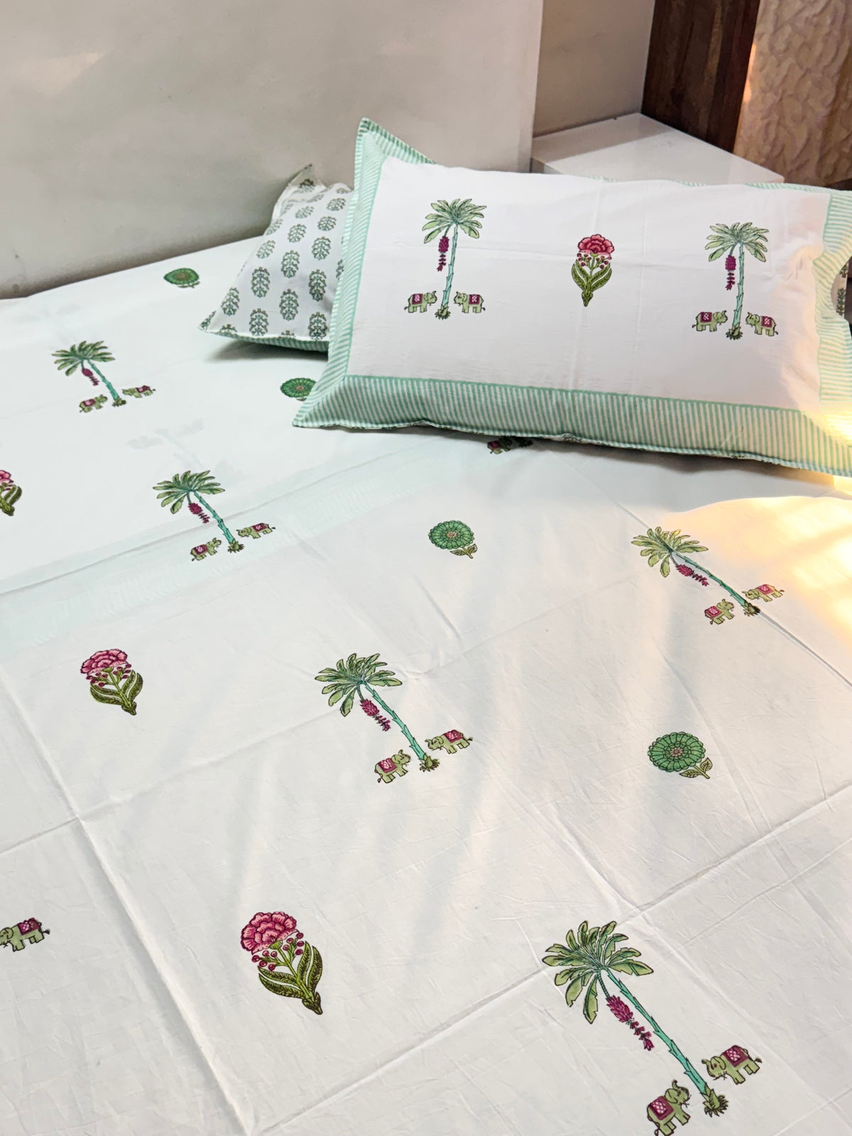 Palm buta print cotton bedsheet with elastic