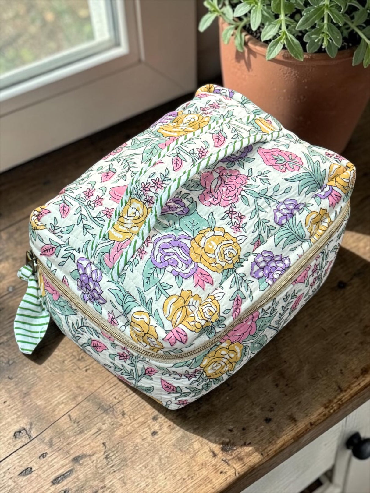 cotton-handcrafted-tote-bag-everyday-use-with-zip-closure