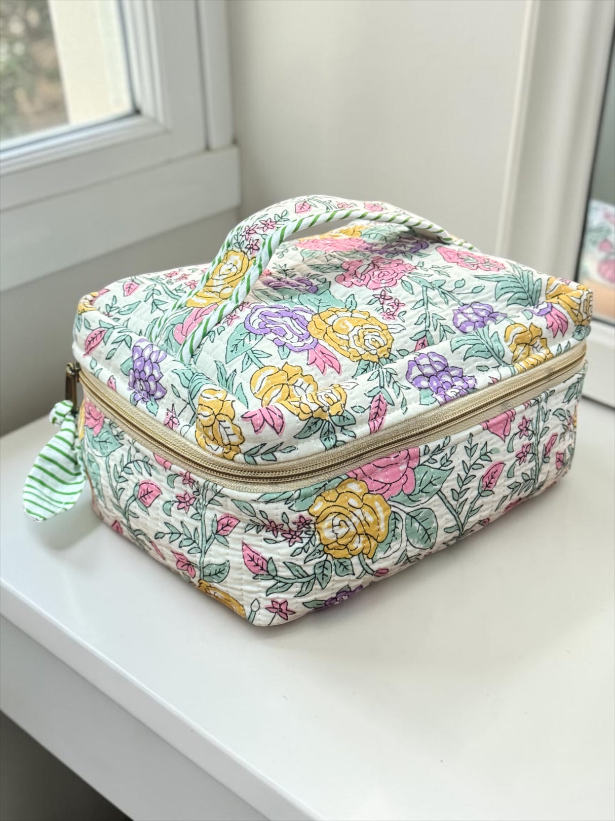 everyday-use-cotton-handcrafted-tote-bag-with-zip-closure