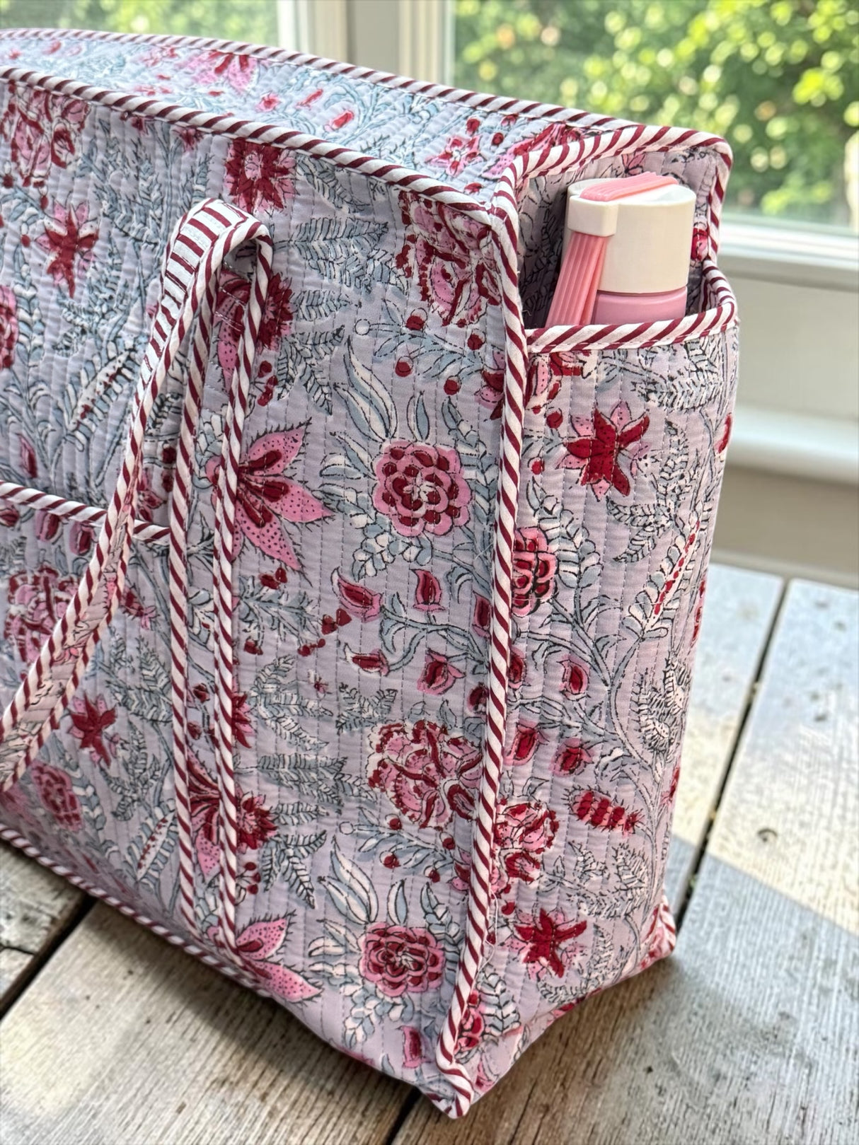 lightweight-floral-pattern-tote-bag-with-zip
