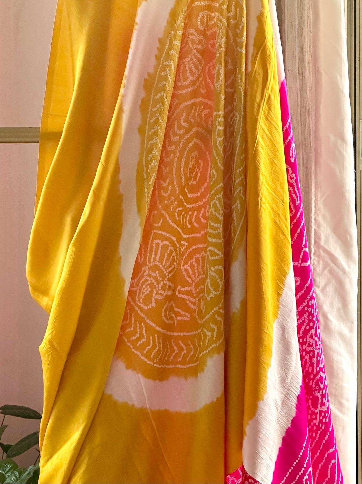 pure-gajji-silk-mustard-yellow-pink-rasmandal-circle-bandhani-saree