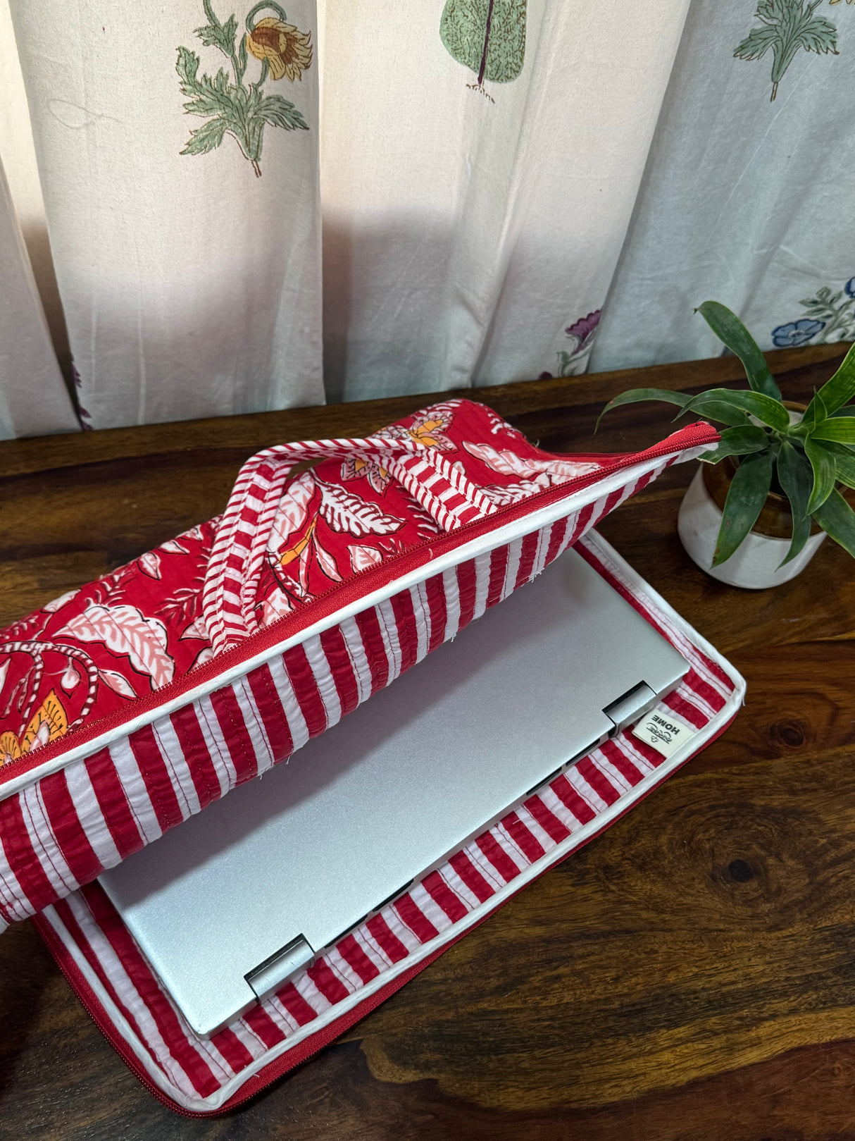 artisan-floral-cotton-quilted-laptop-sleeve-with-handle