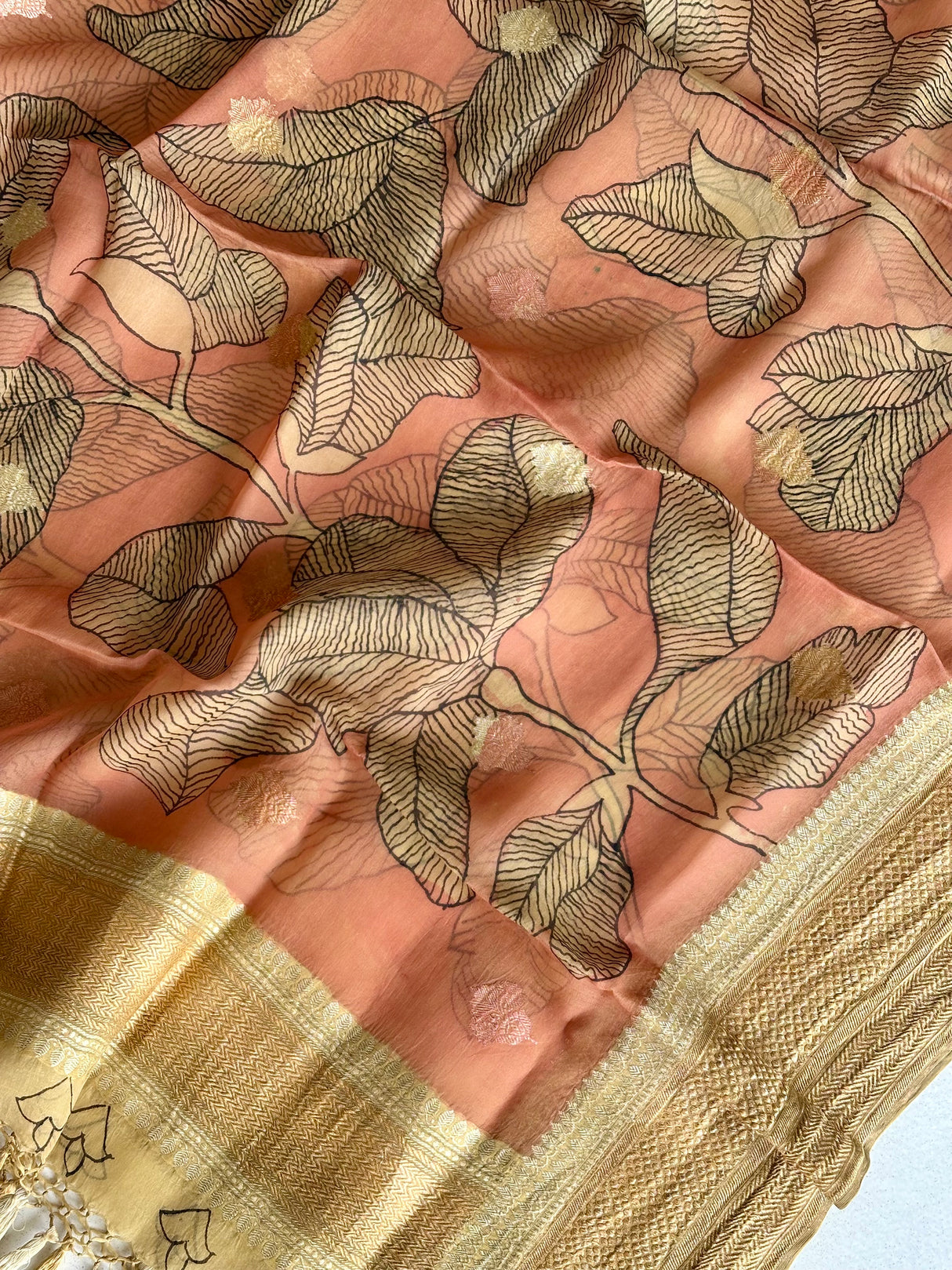 banarasi-organza-dupatta-with-patra-motif