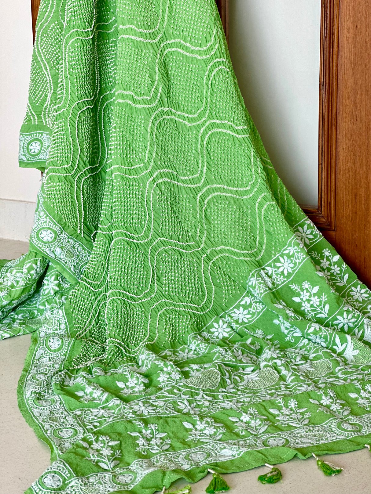 bandhani-georgette-dupatta-featuring-chikankari-embroidery-detail