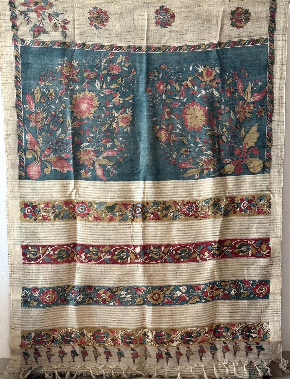 beige-desi-tussar-silk-floral-kalamkari-saree-pallu-detailed-view