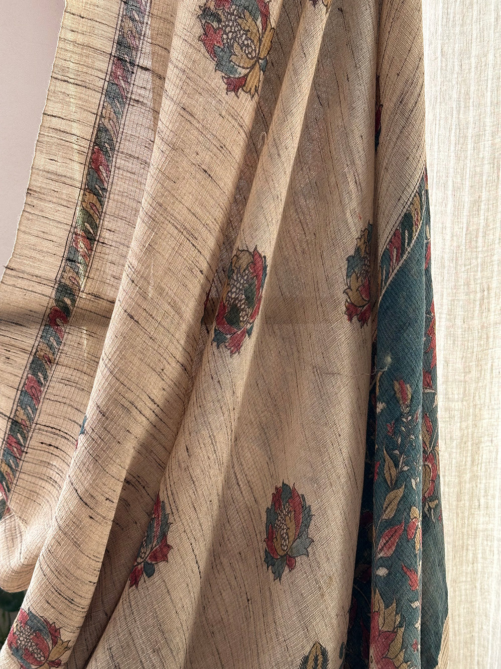 beige-desi-tussar-silk-floral-kalamkari-saree-side-drape-view
