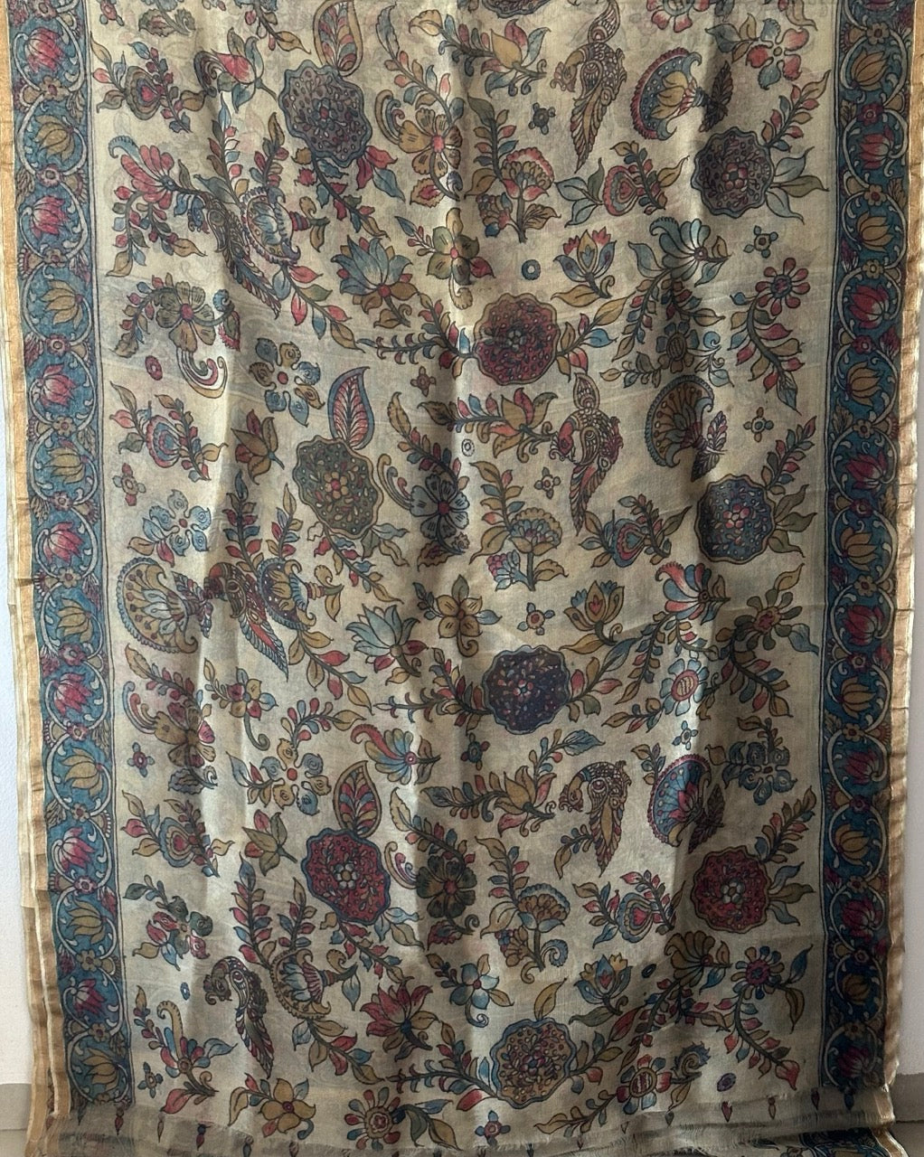 beige-peacock-floral-organza-kalamkari-saree-border-close-up