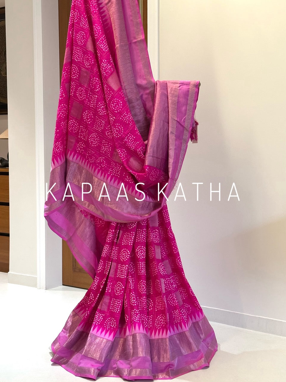 bindu-madhurya-bandhani-vasundhra-silk-saree