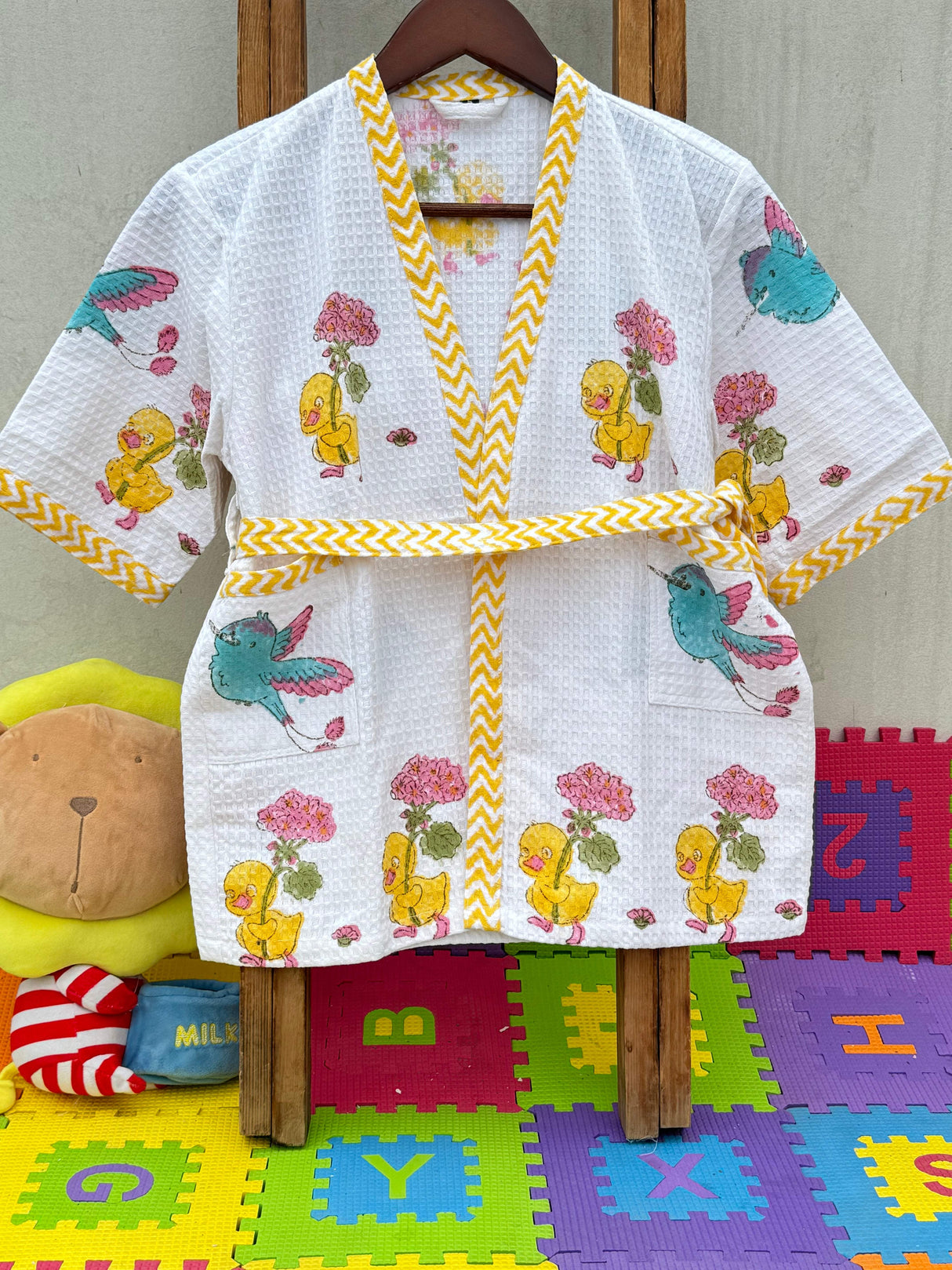 birds-kids-bathrobe-full-view