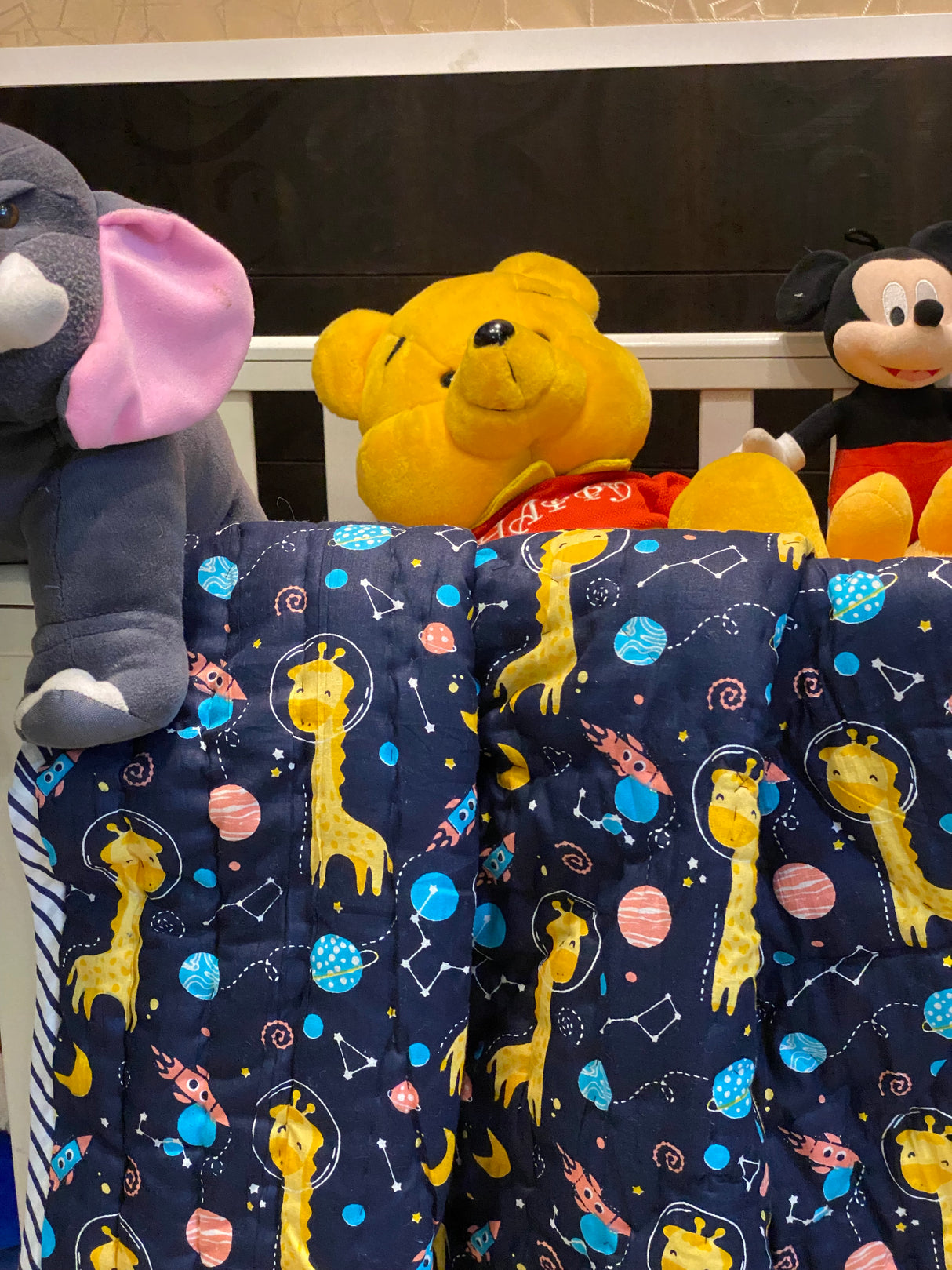 soft summer baby dohar with planets and blue giraffe designs suitable for gifting in USA and New Zealand