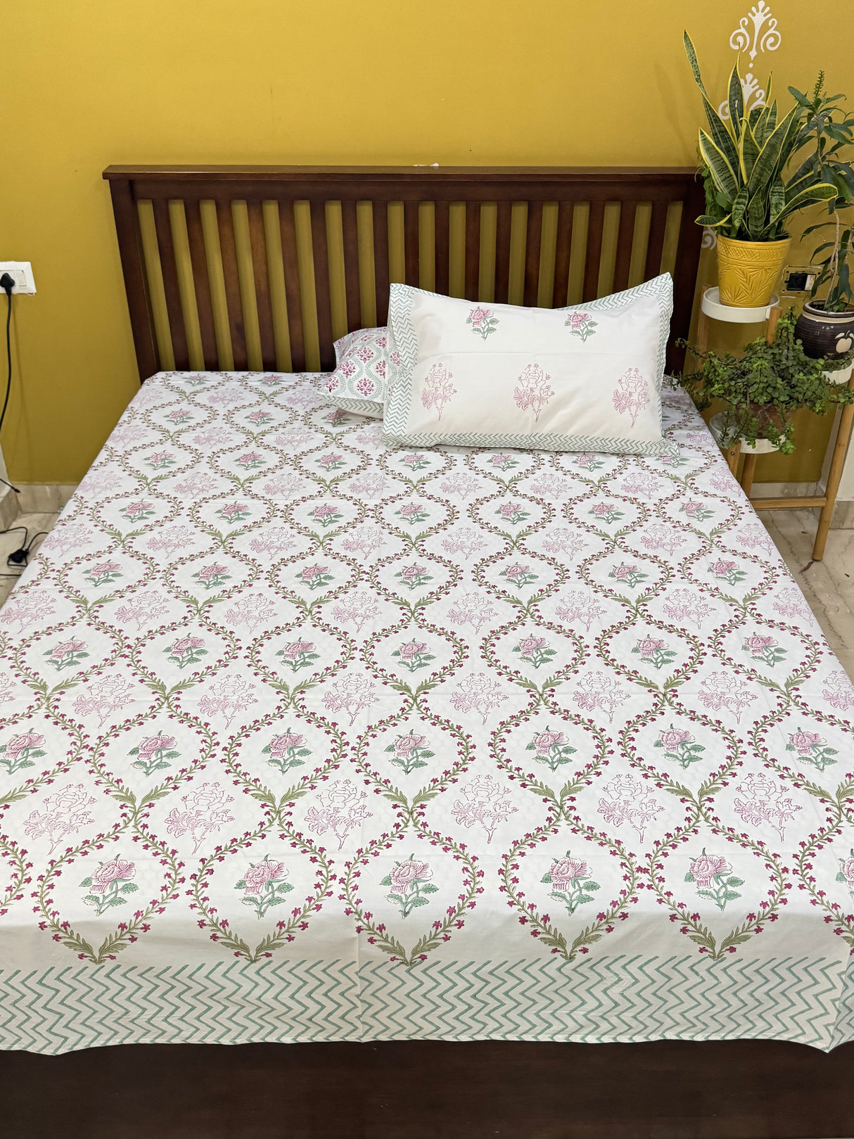 blockprint-botanical-cotton-bedsheet-charming