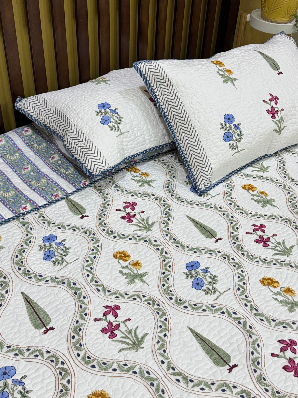 blockprint-reversible-mulmul-bedcover-king-size-tender-bloom