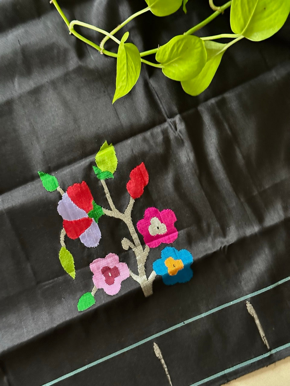 Blooming Floral Motifs Handloom Silk Paithani Blouse Piece