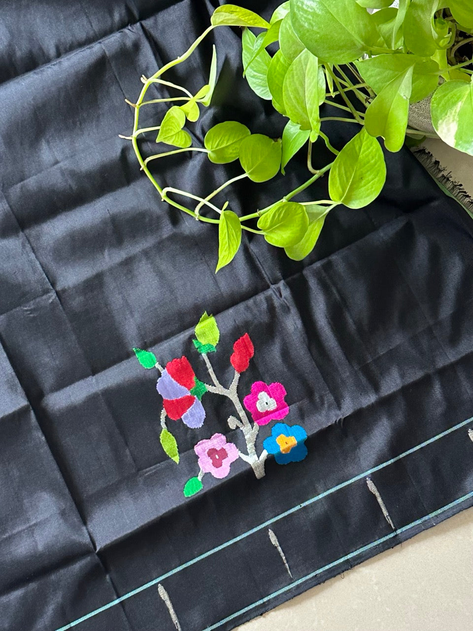 Blooming Floral Motifs Handloom Silk Paithani Blouse Piece