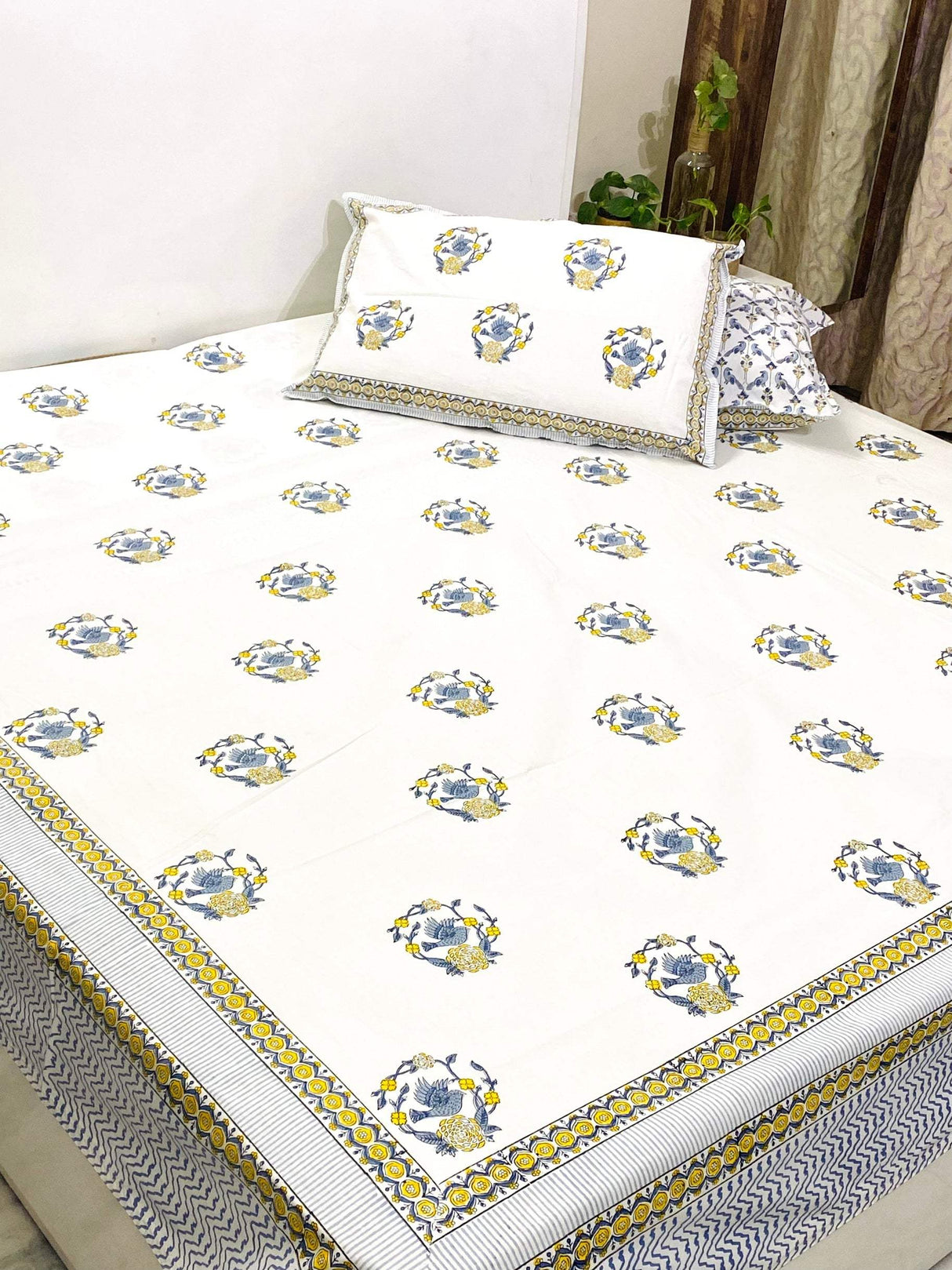 blue-bird-double-cotton-bedsheet-close-up