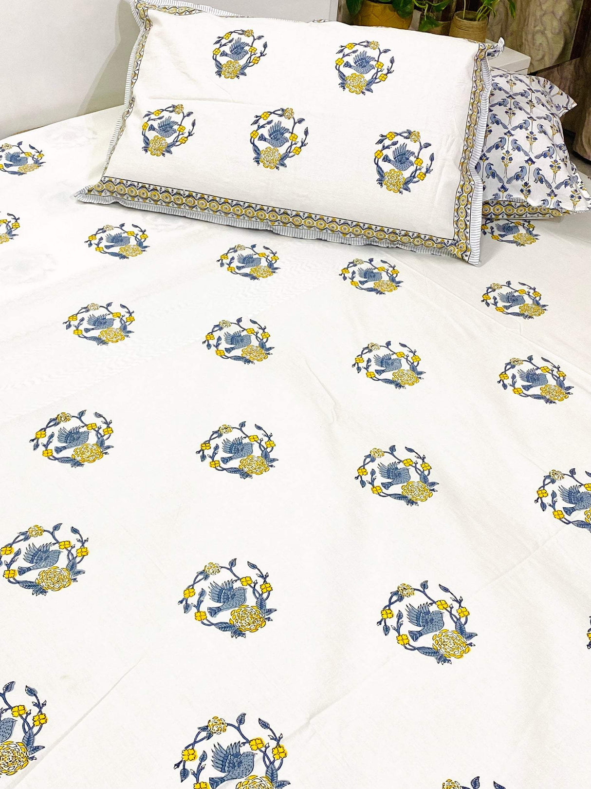 blue-bird-double-cotton-bedsheet-detailed-view
