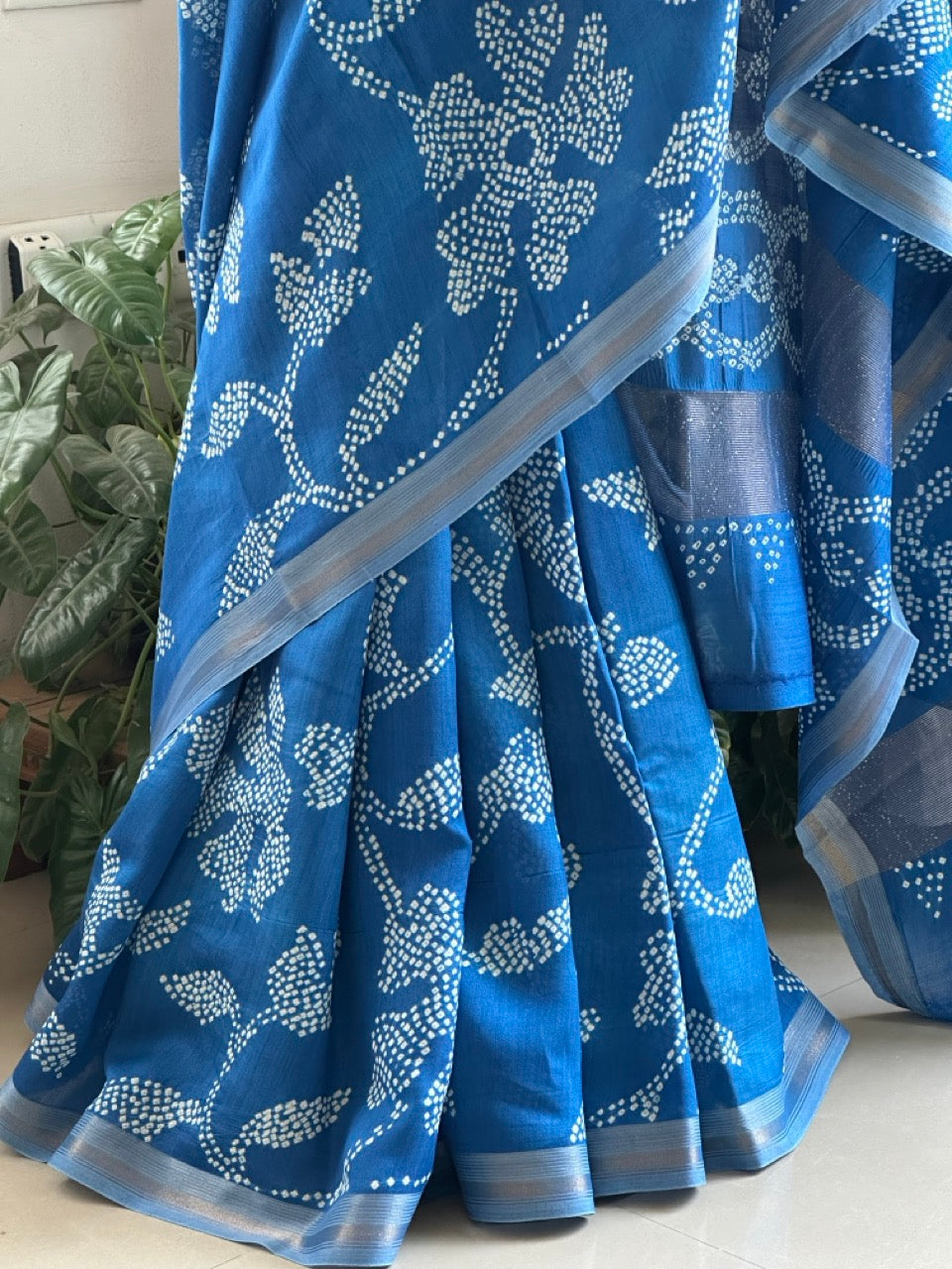 Blue Chiniya Silk Floral Pattern Bandhani Saree