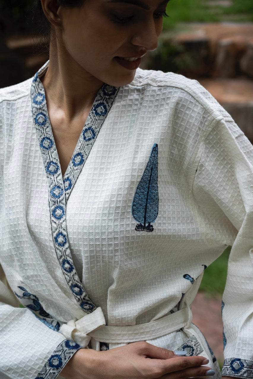 blue-flower-cotton-waffle-bathrobe-zoom-in-view