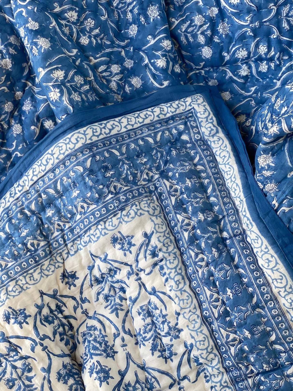 blue-flower-king-cotton-quilt-complete-view