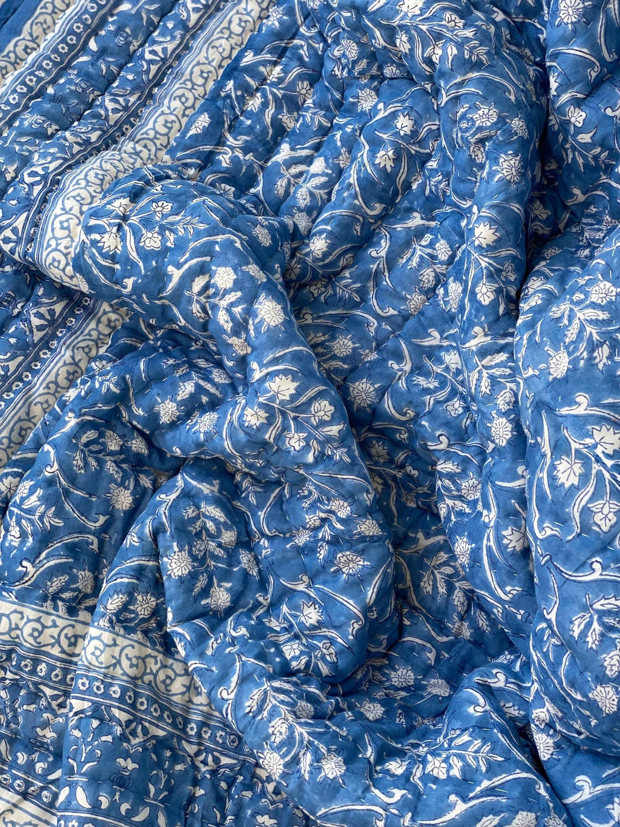 blue-flower-king-cotton-quilt-side-view