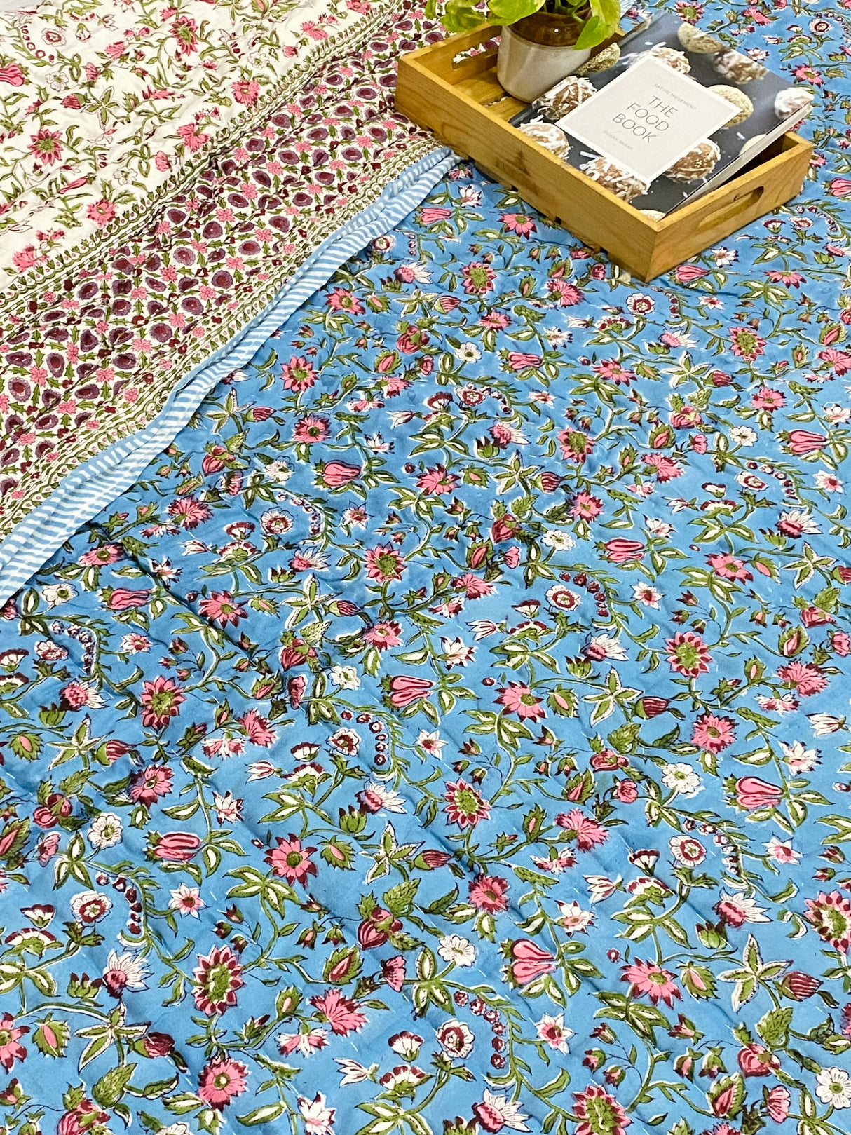 blue-violet-flowers-king-cotton-quilt-corner-view