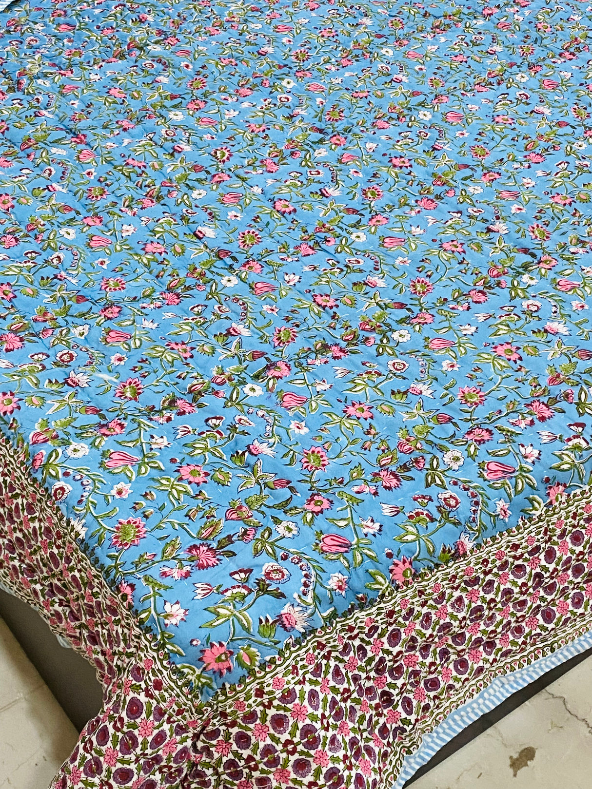 blue-violet-flowers-king-cotton-quilt-detailed-view