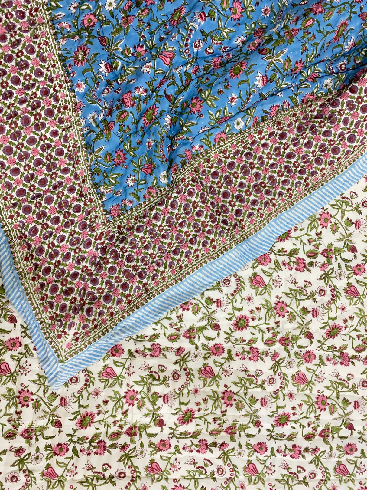 blue-violet-flowers-king-cotton-quilt-edge-view