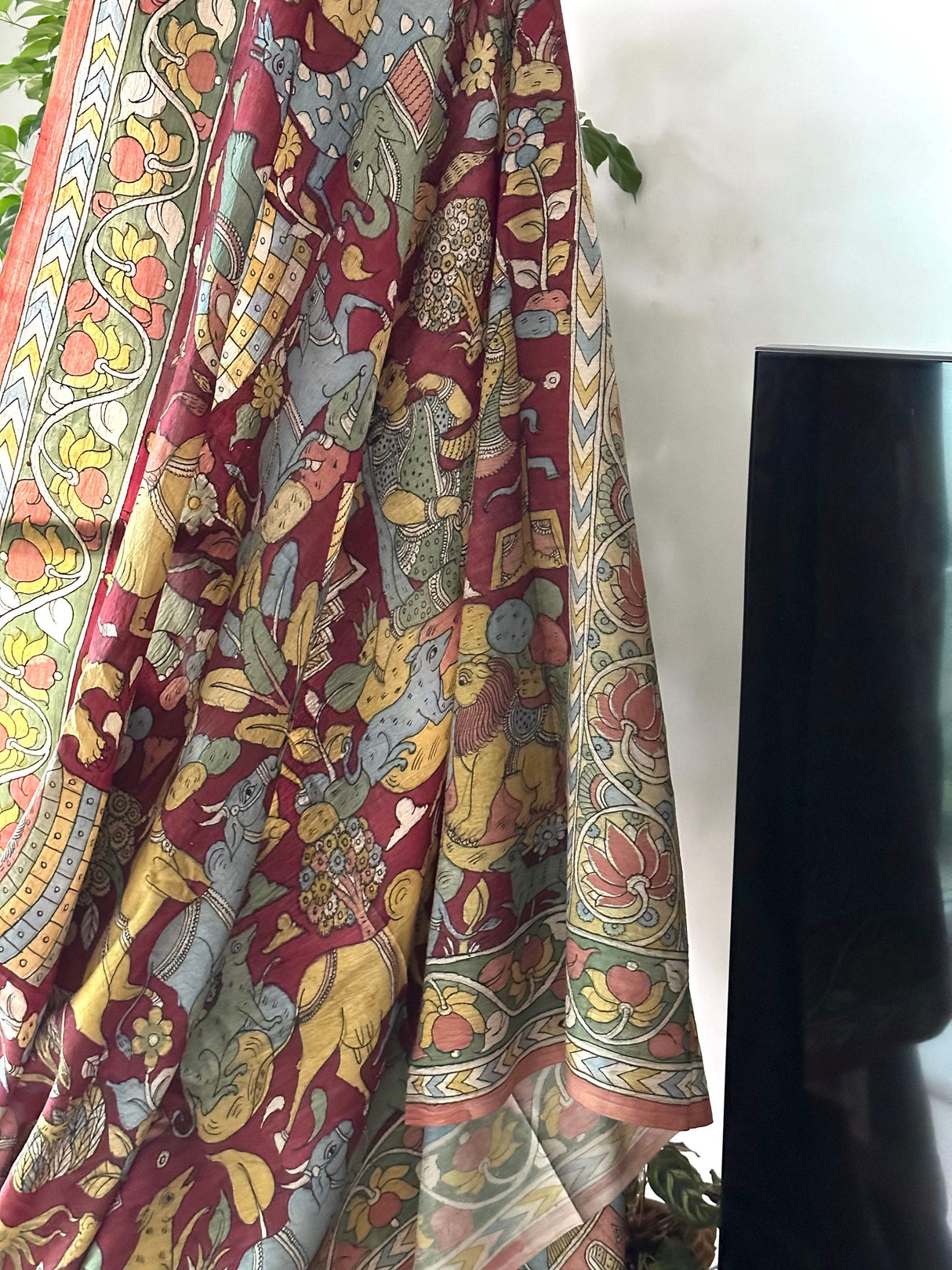 brick-red-floral-mulberry-silk-kalamkari-saree-fabric-texture-close-up