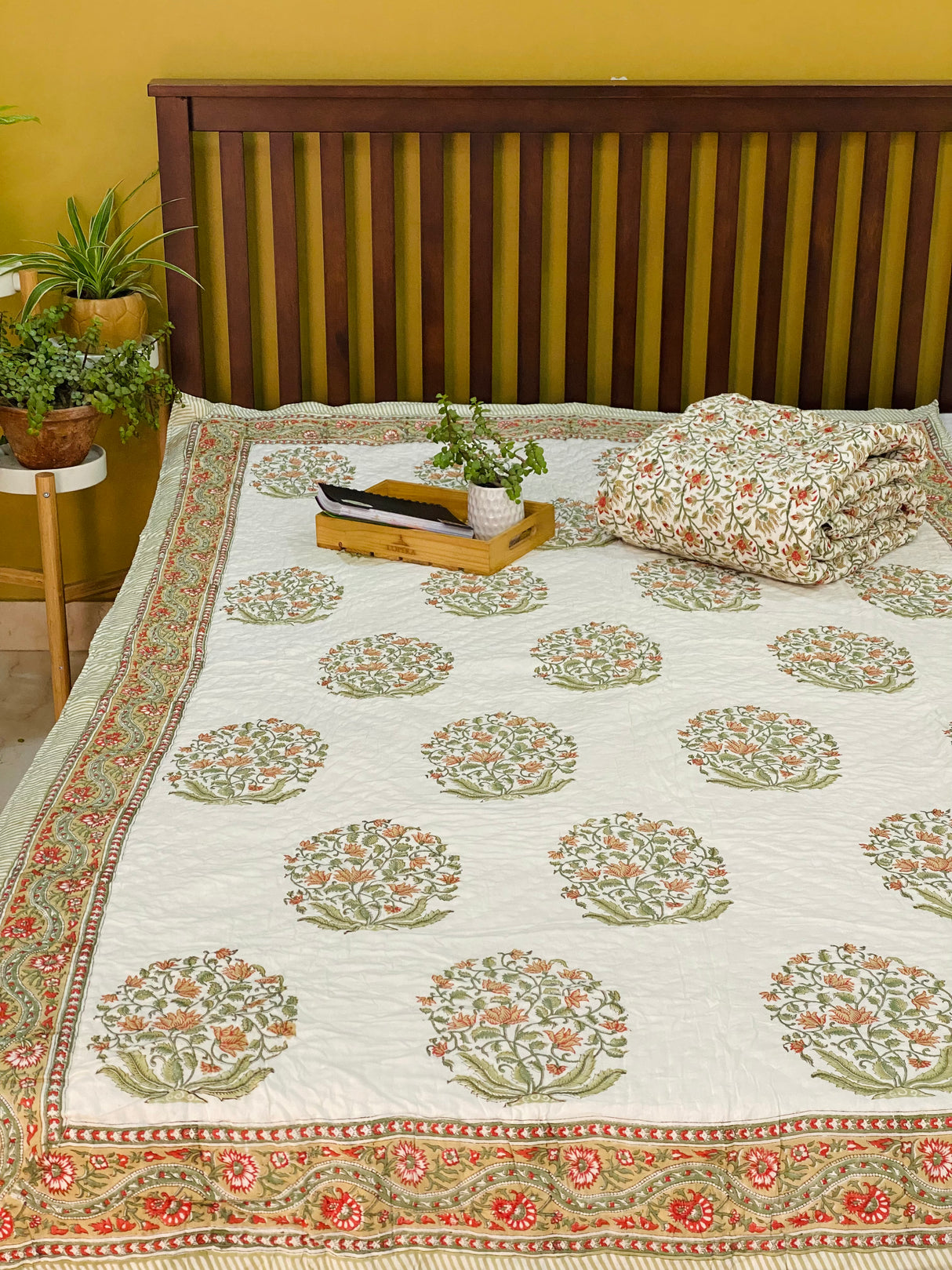 brown-floral-single-cotton-quilt-pattern-view