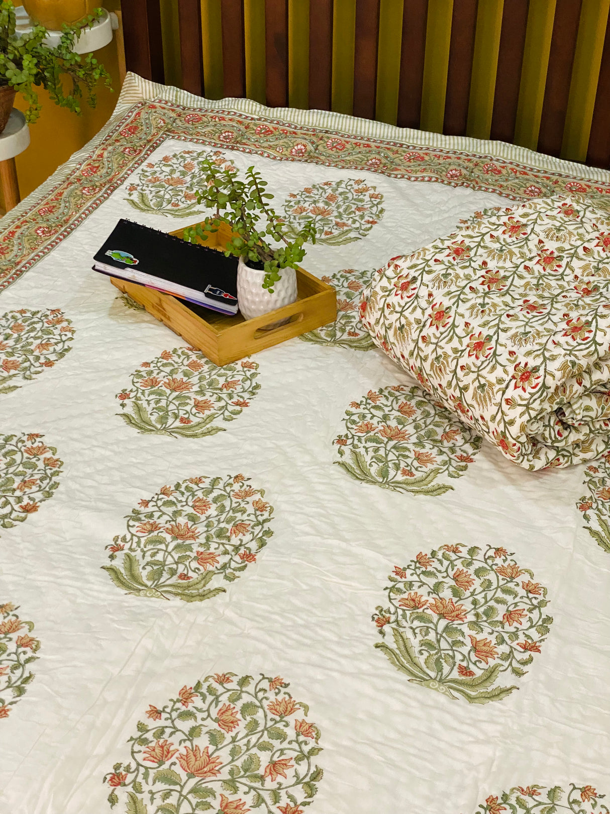 brown-floral-single-cotton-quilt-side-view