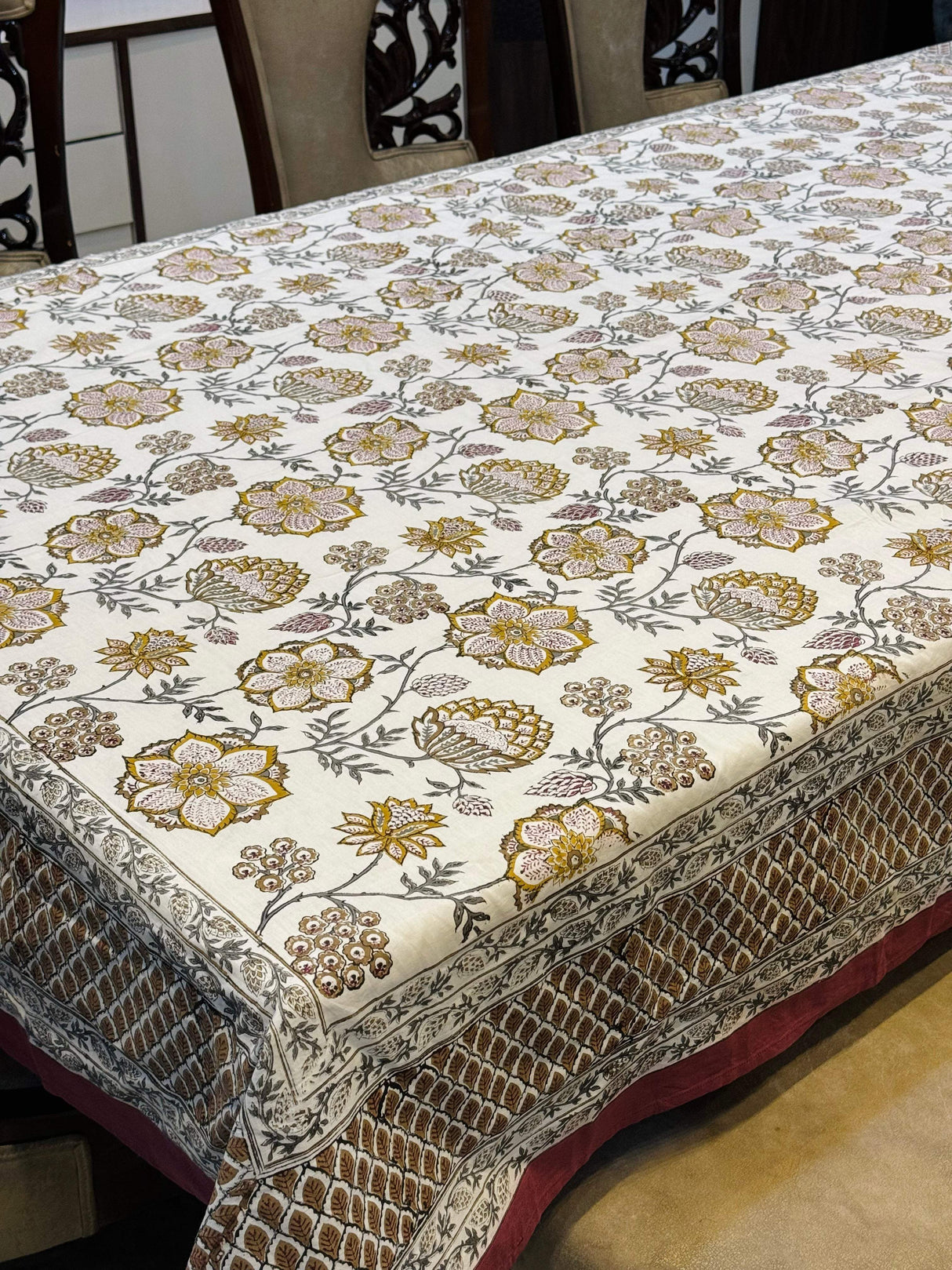 brown-theme-table-cloth-6-seater-full-view