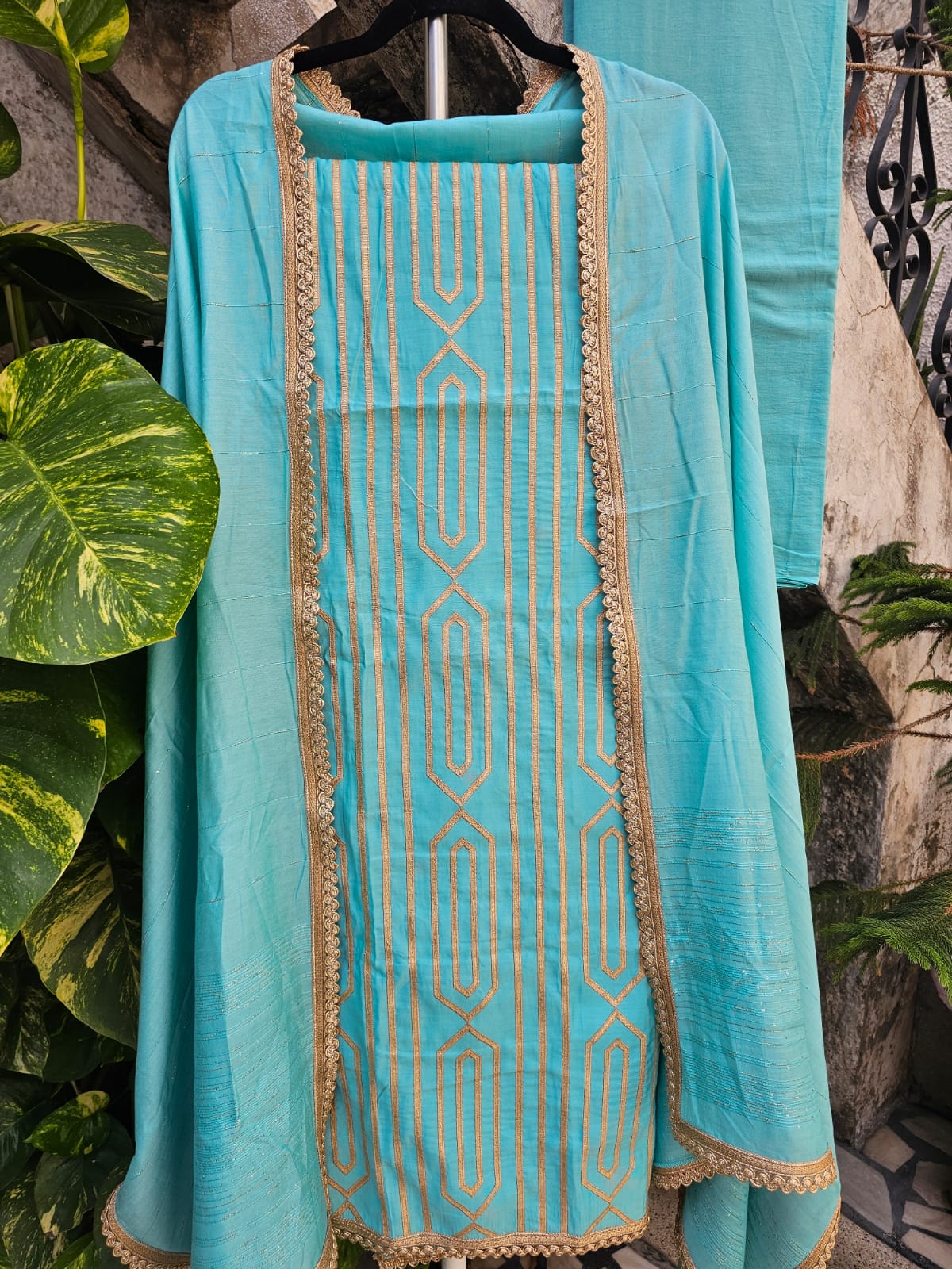 chanderi-cotton-applique-blue-unstitched-suit-set