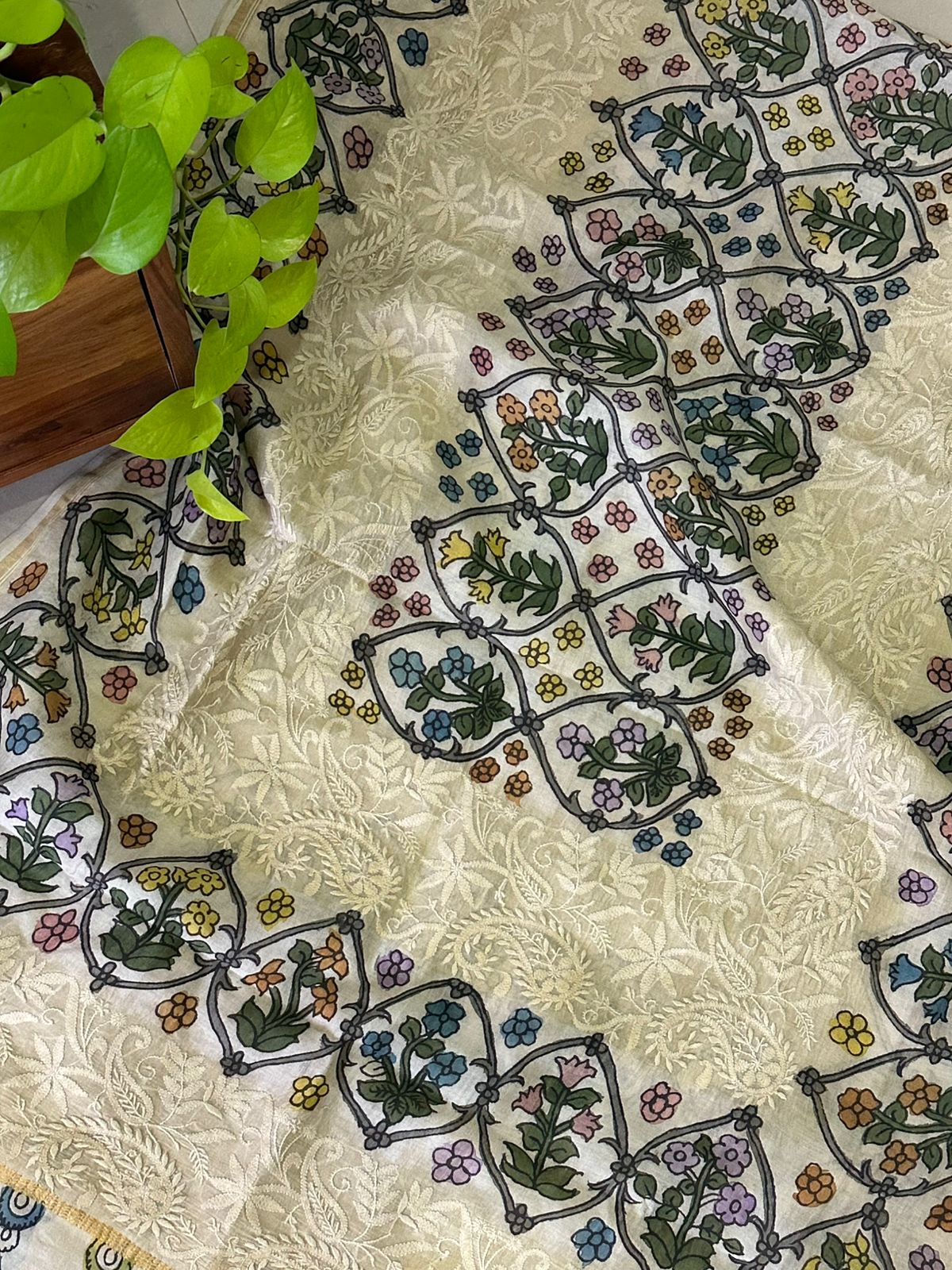 chanderi-cotton-silk-floral-kalamkari-dupatta-with-lucknow-chikankari