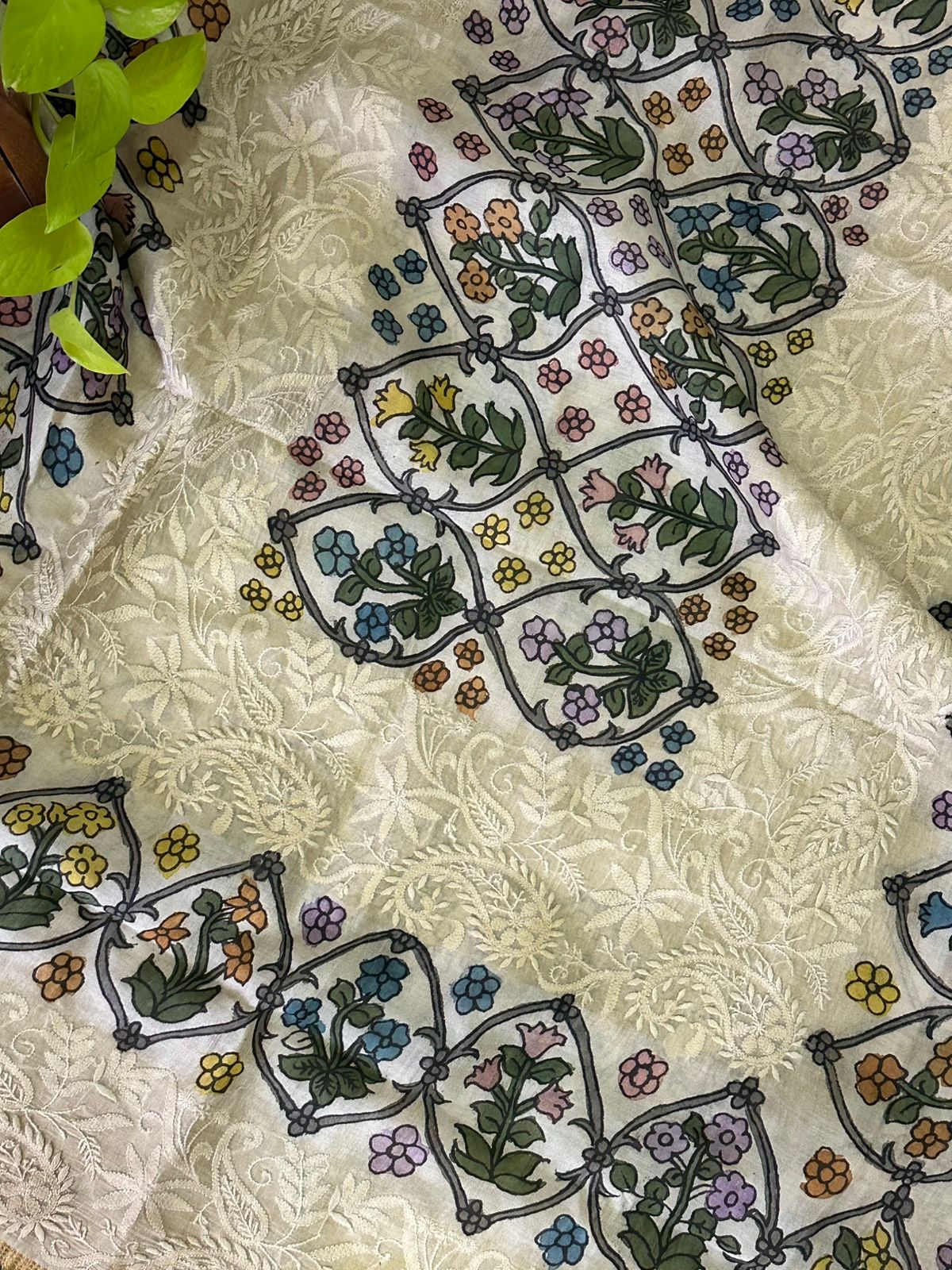 chanderi-cotton-silk-floral-kalamkari-dupatta-with-lucknow-chikankari