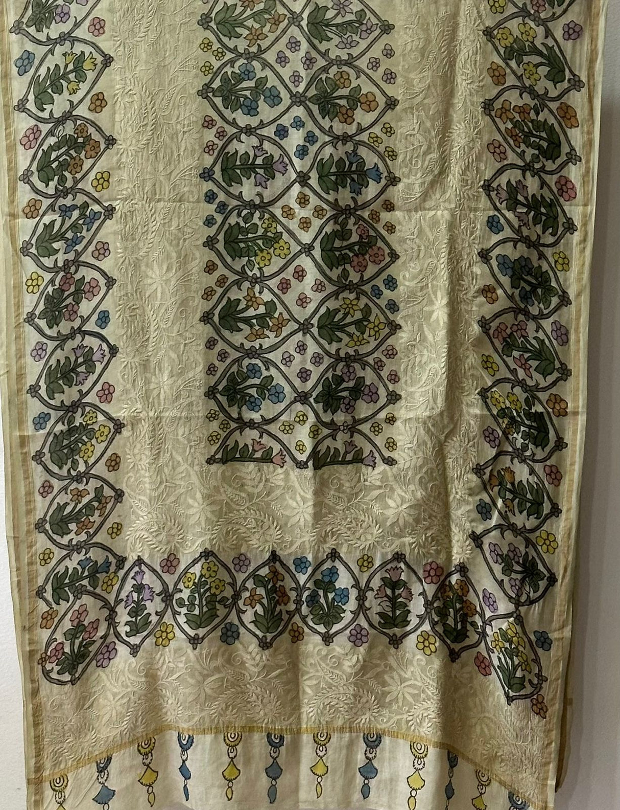 chanderi-cotton-silk-floral-kalamkari-dupatta-with-lucknow-chikankari