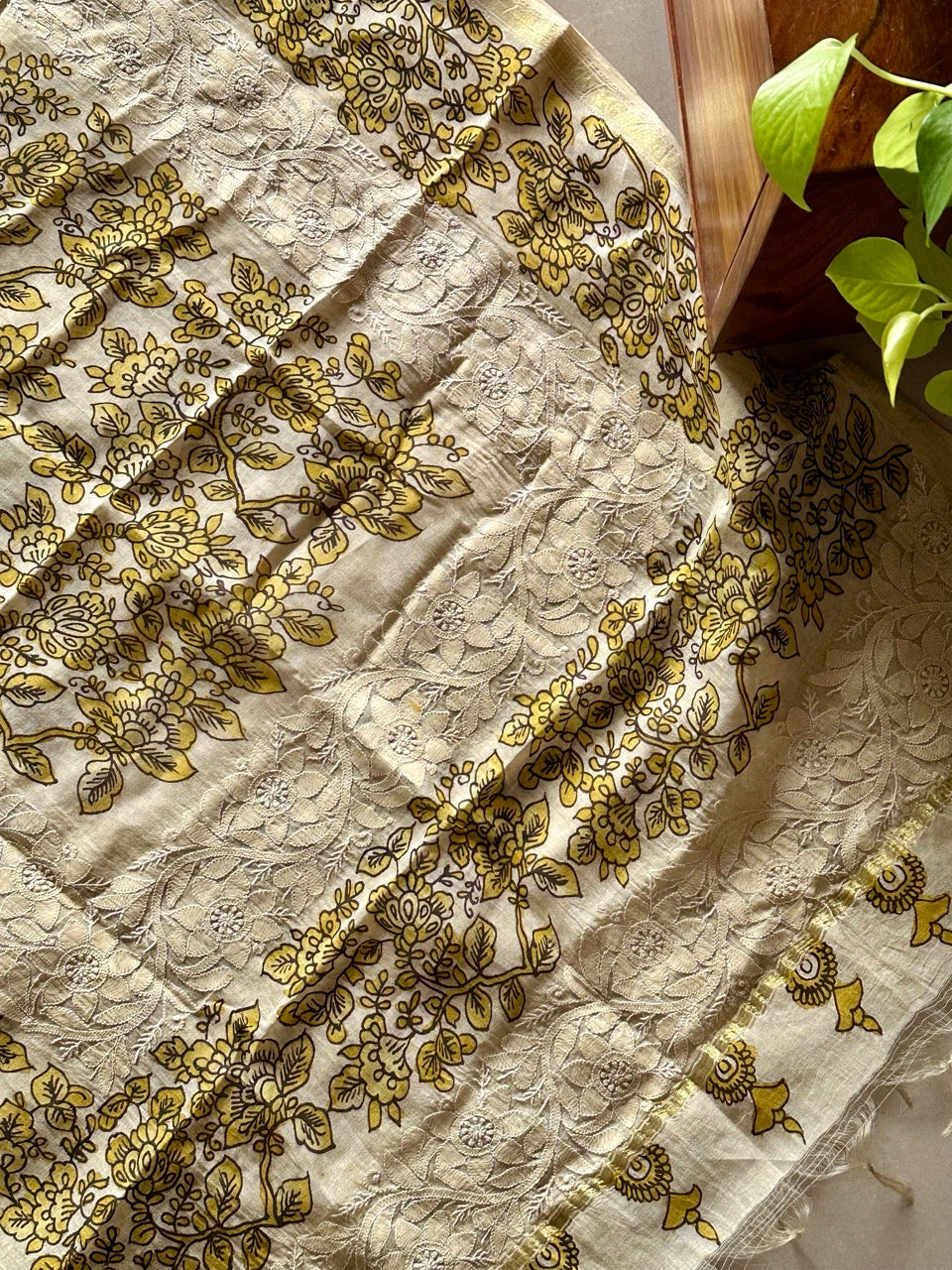 chanderi-cotton-silk-floral-kalamkari-dupatta-with-lucknow-embroidery