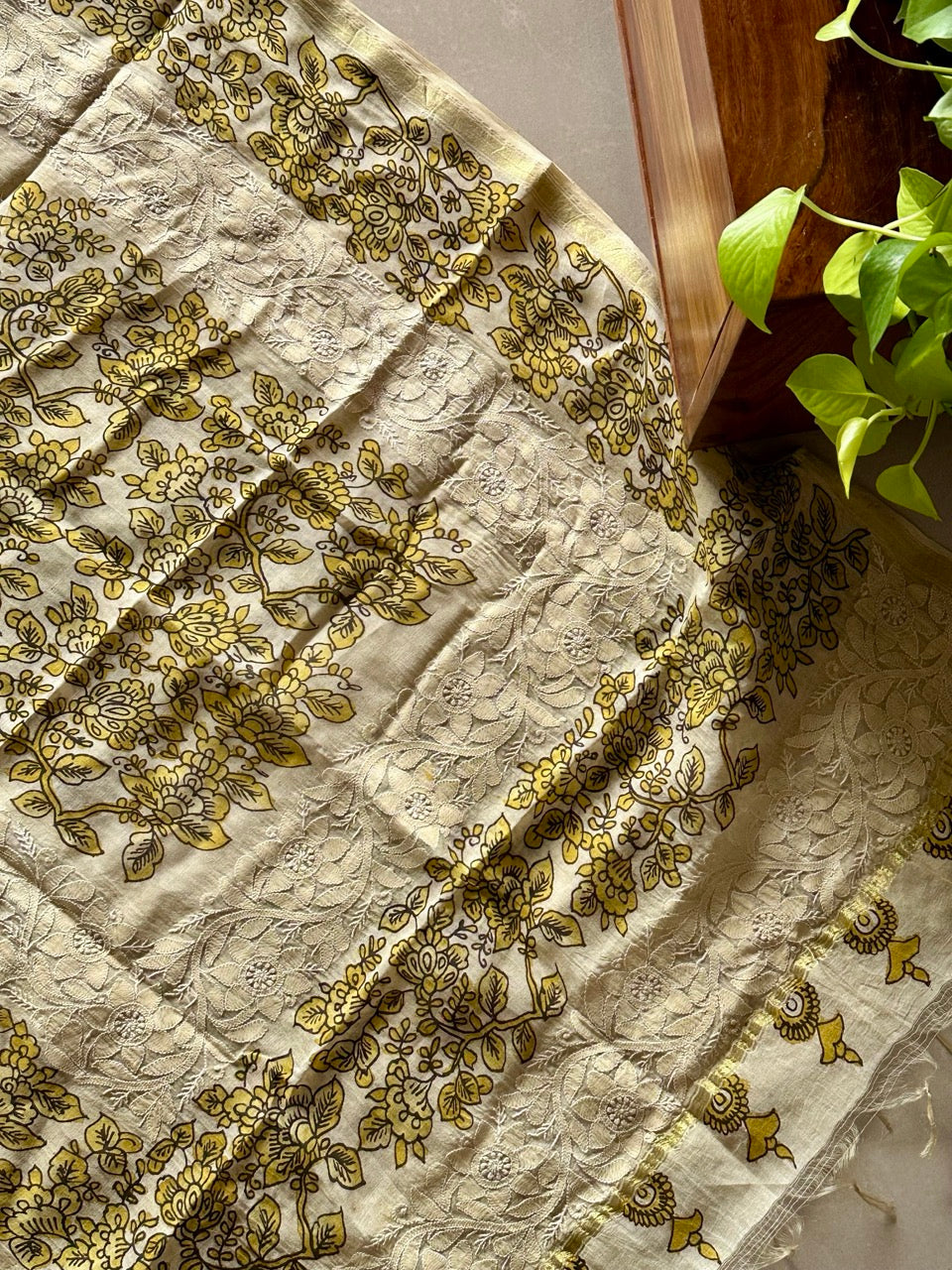 chanderi-cotton-silk-floral-kalamkari-dupatta-with-lucknow-embroidery