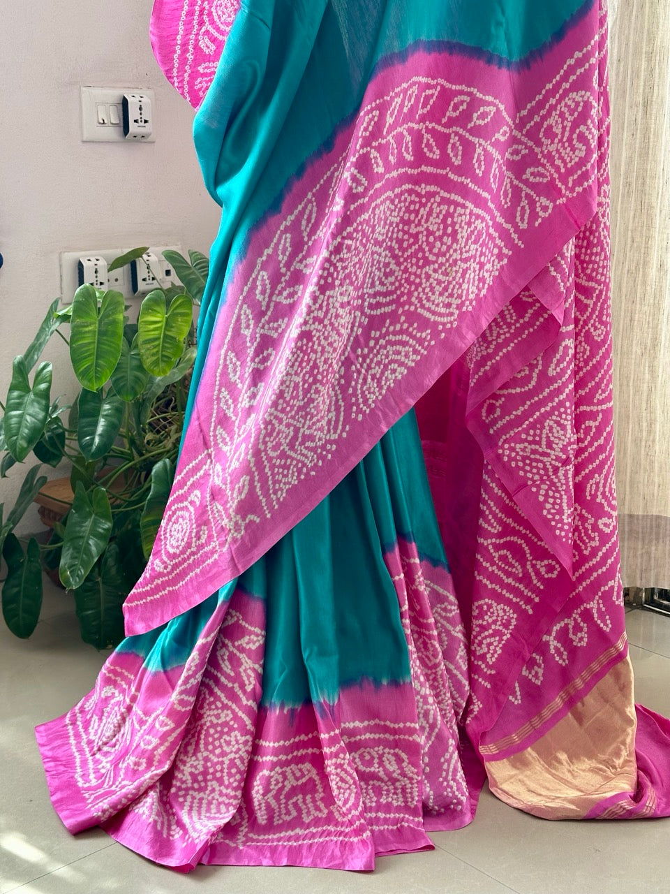 circular-turqoise-pink-pure-gajji-silk-bandhani-saree