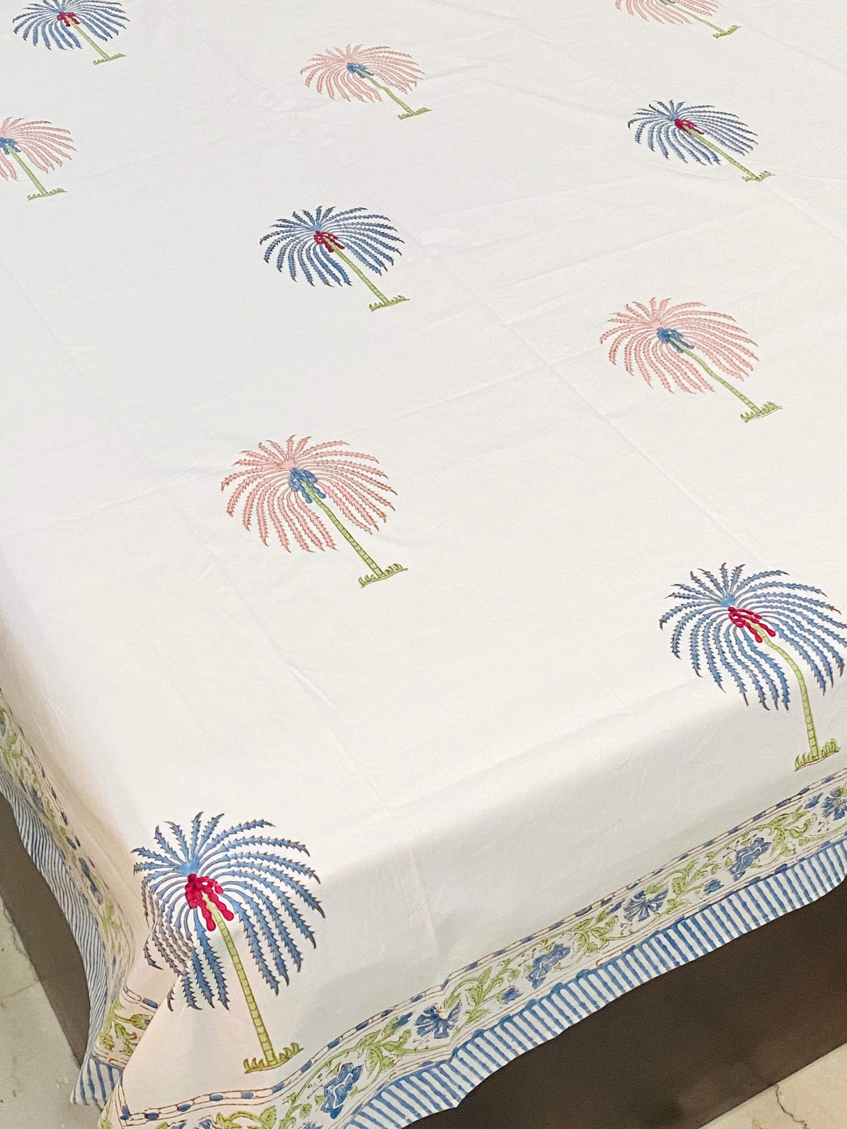 coconut-tree-king-cotton-bedsheet-detailed-view