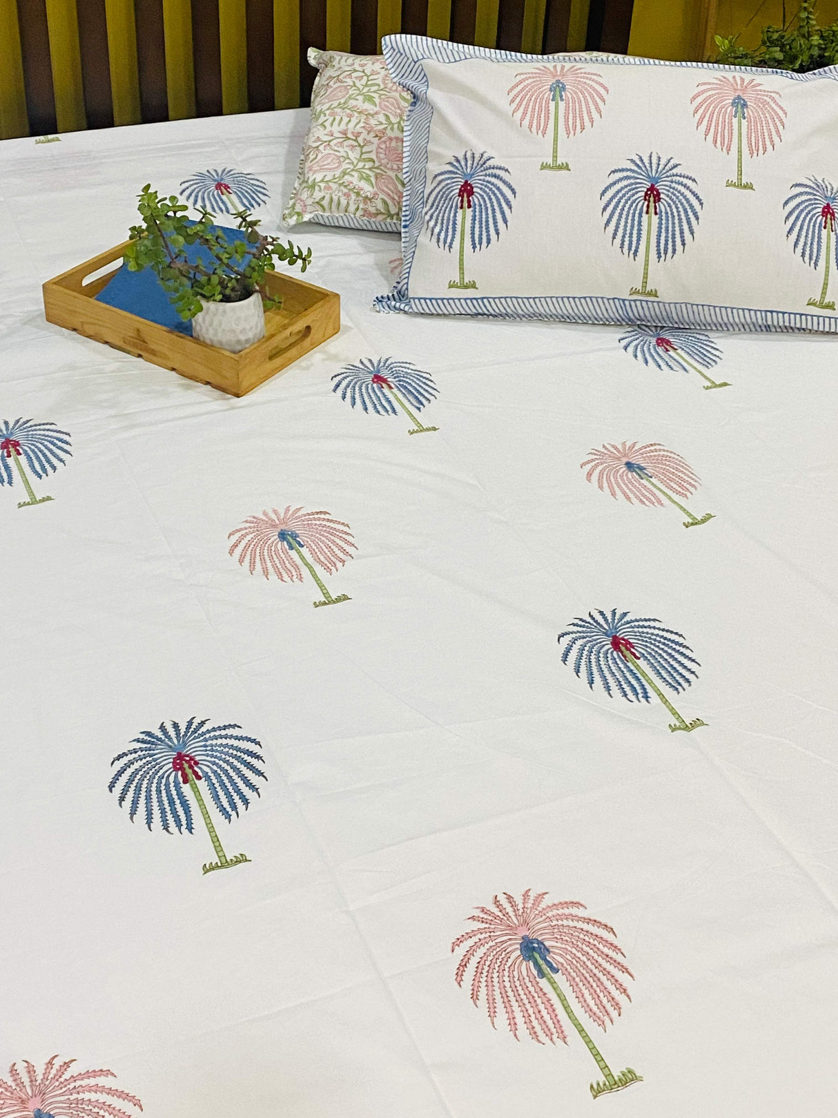 coconut-tree-king-cotton-bedsheet-pattern-view