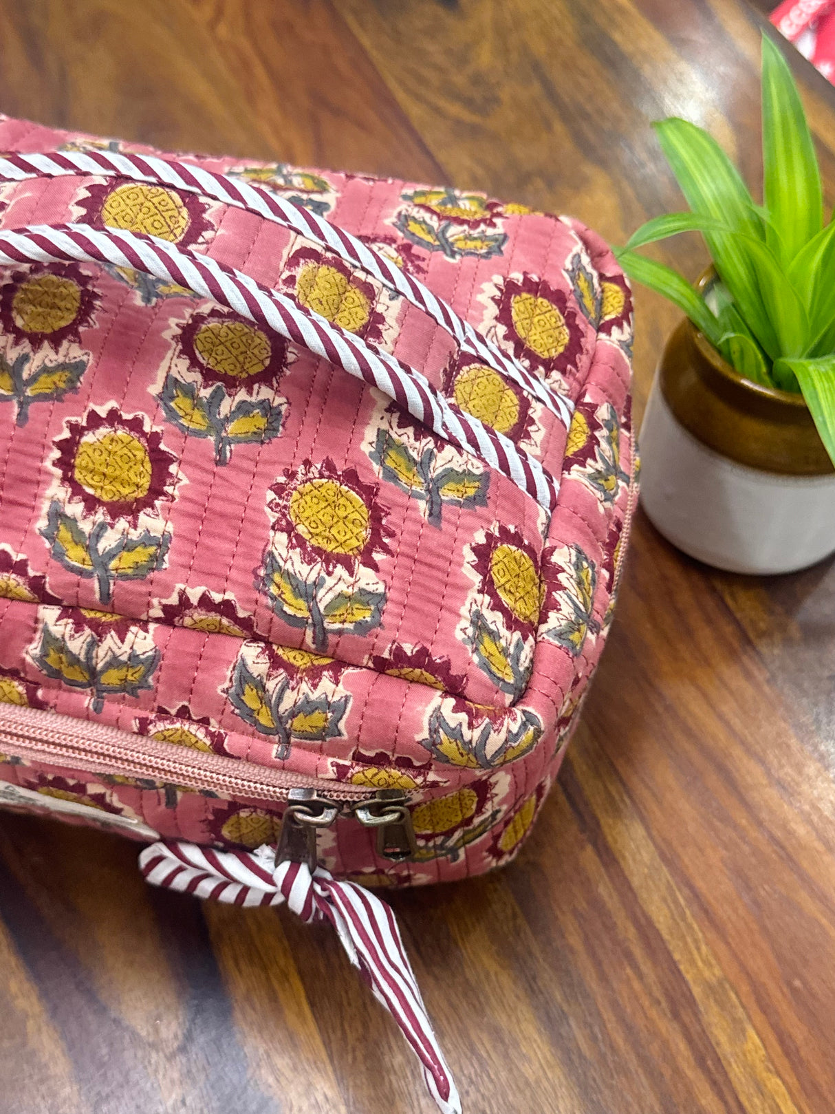 cotton-graceful-floral-handmade-vanity-bag