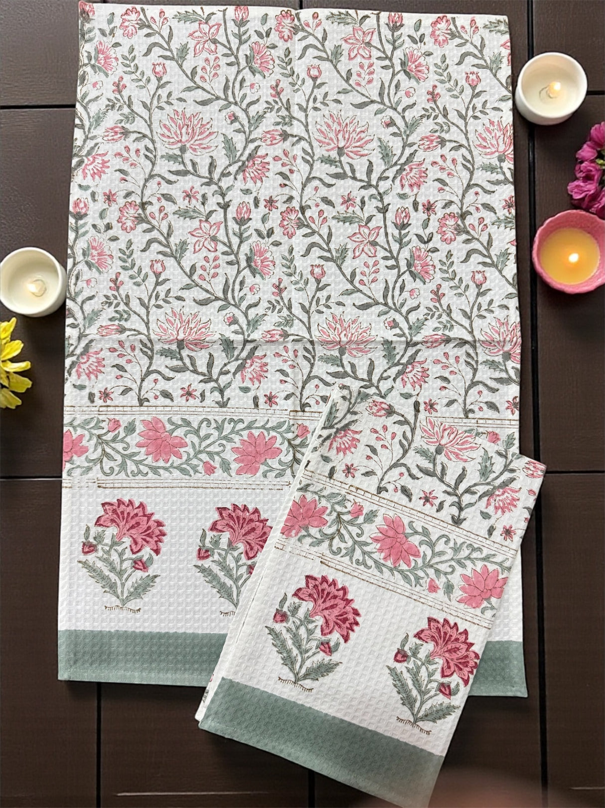 cotton-hand-towel-with-all-over-vine-pattern