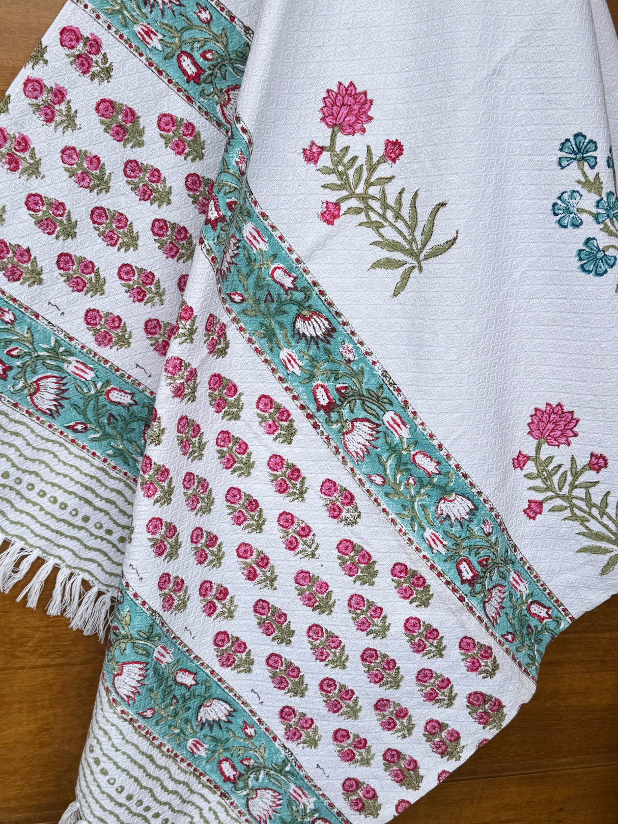 cotton-jacquard-bath-towel-with-floral-border-design