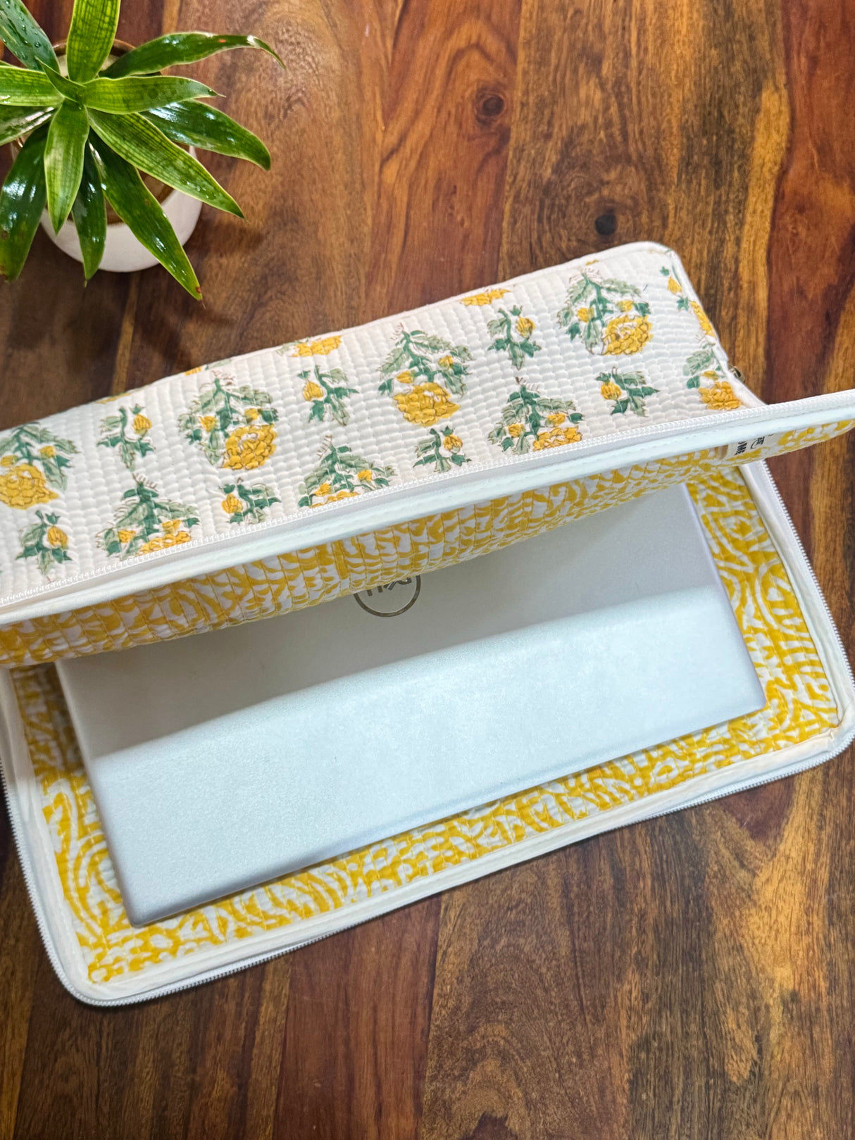 cotton-quilted-laptop-sleeve-for-daily-use