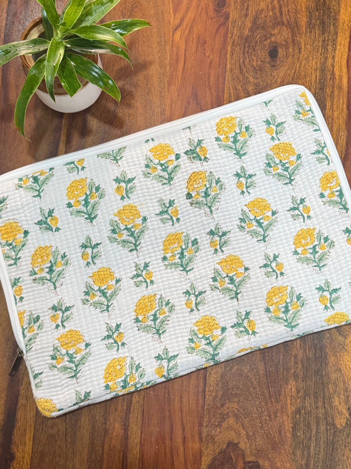 cotton-quilted-laptop-sleeve