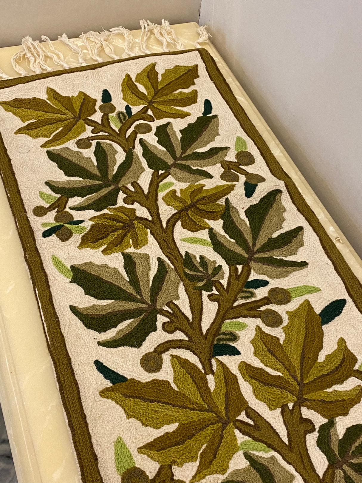 cream-theme-kashmiri-embroidery-table-runner-close-up