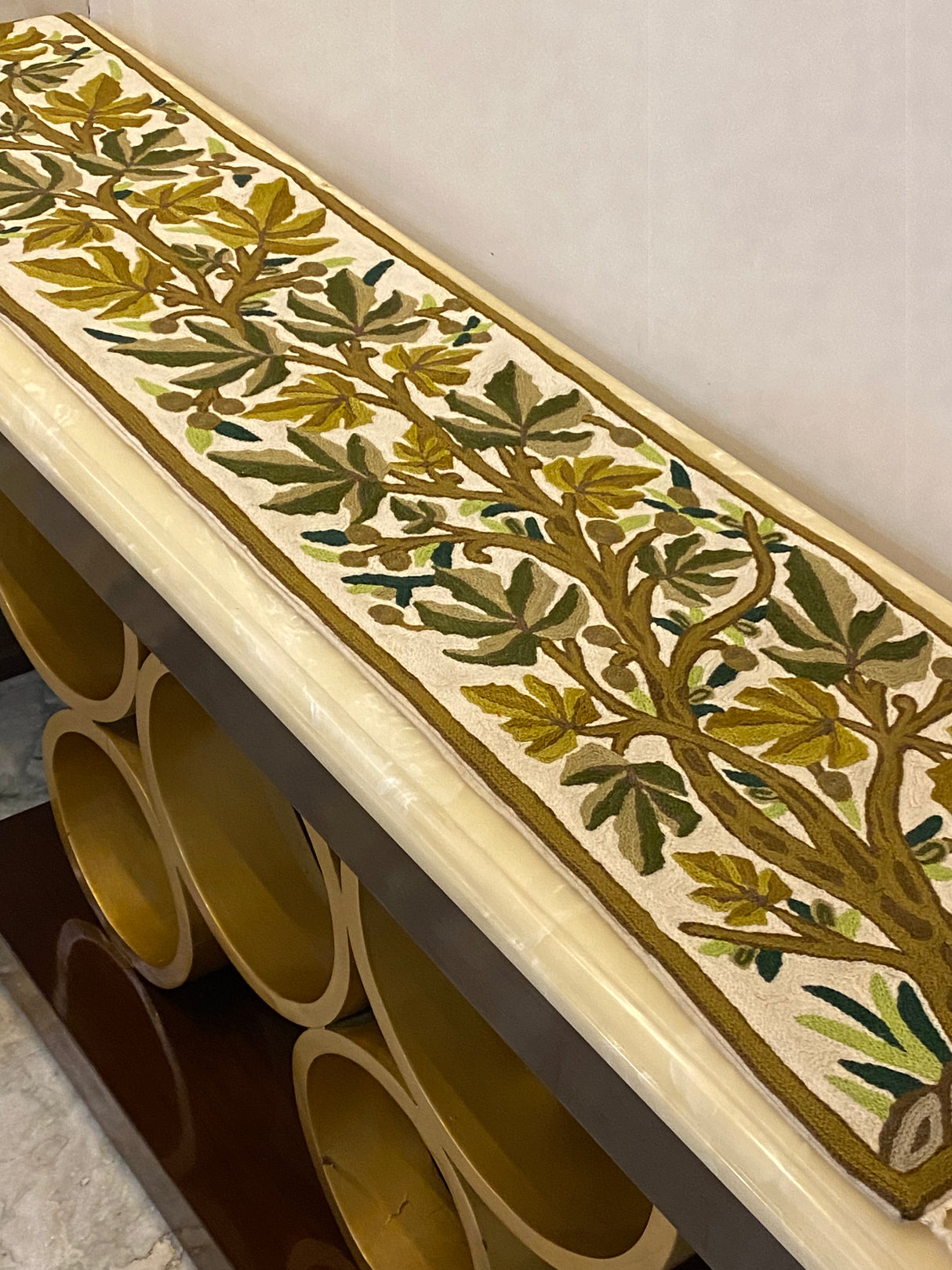 cream-theme-kashmiri-embroidery-table-runner-full-view